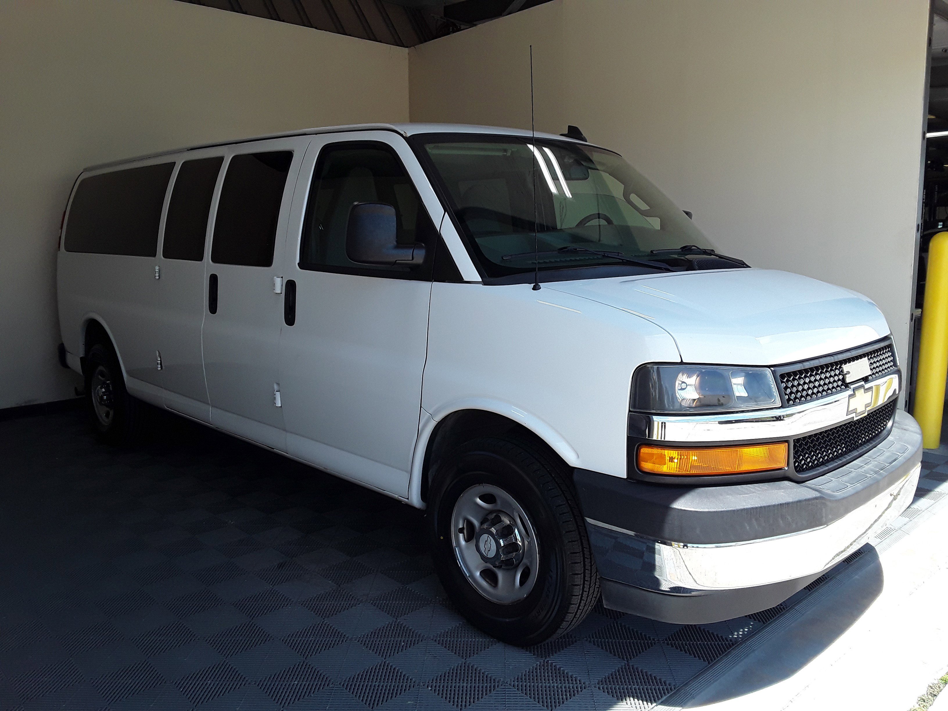 2018 Chevrolet Express Passenger RWD 3500 155
