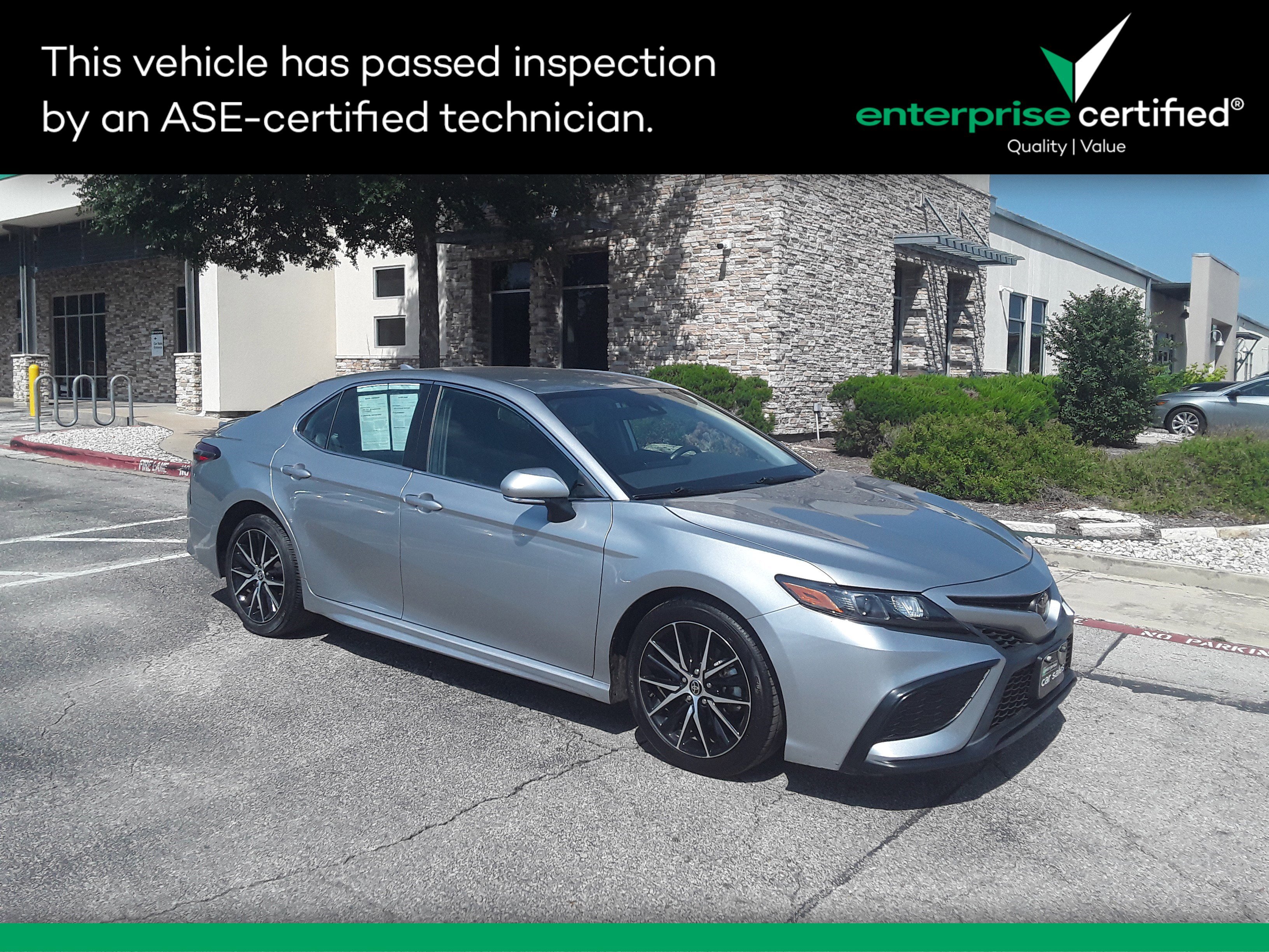 2022 Toyota Camry SE Auto