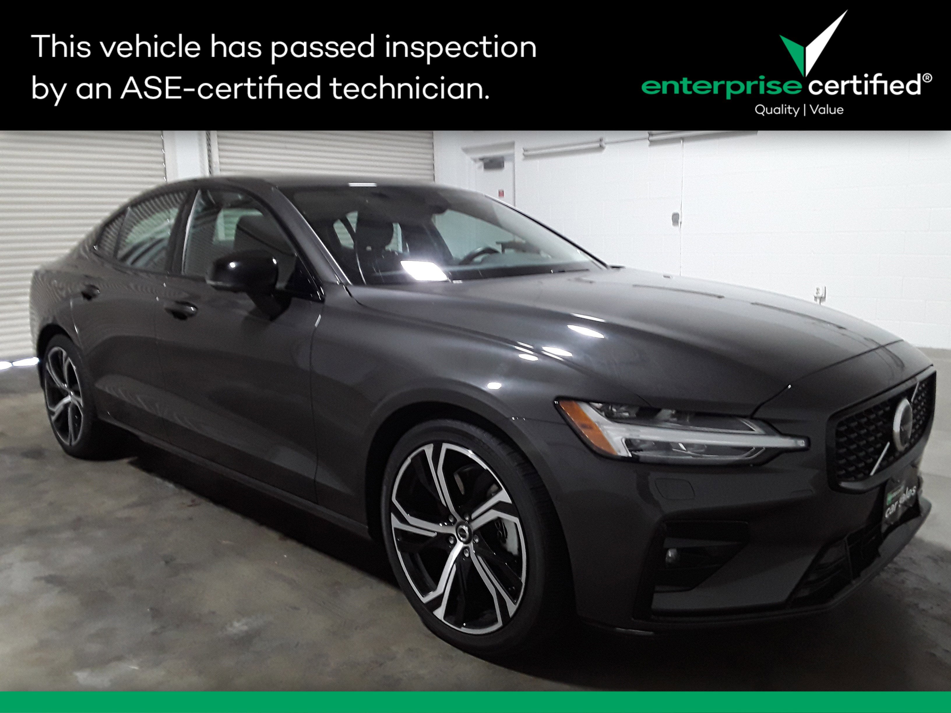 2024 Volvo S60 B5 FWD Plus Dark Theme
