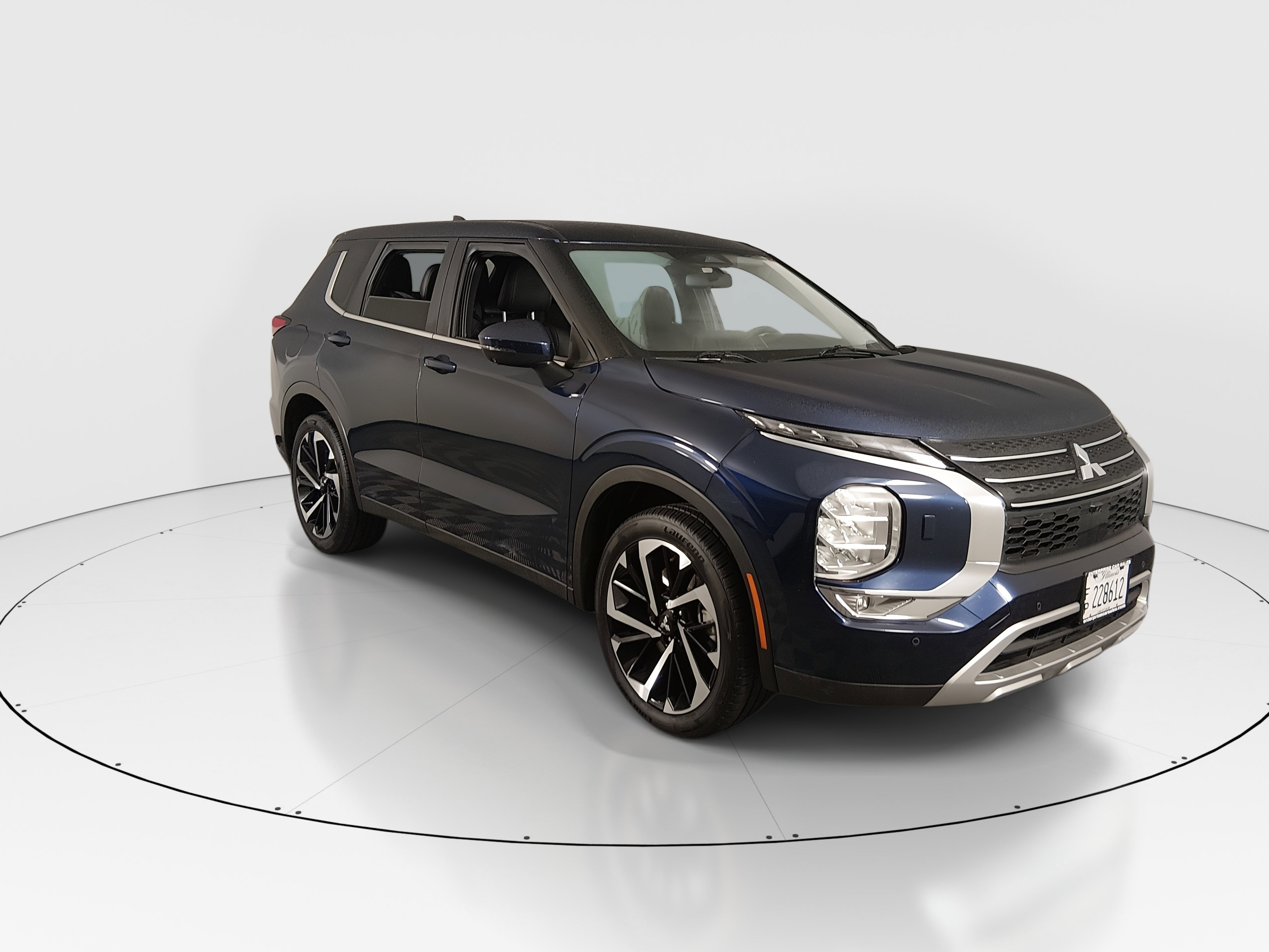 2023 Mitsubishi Outlander SE's photo