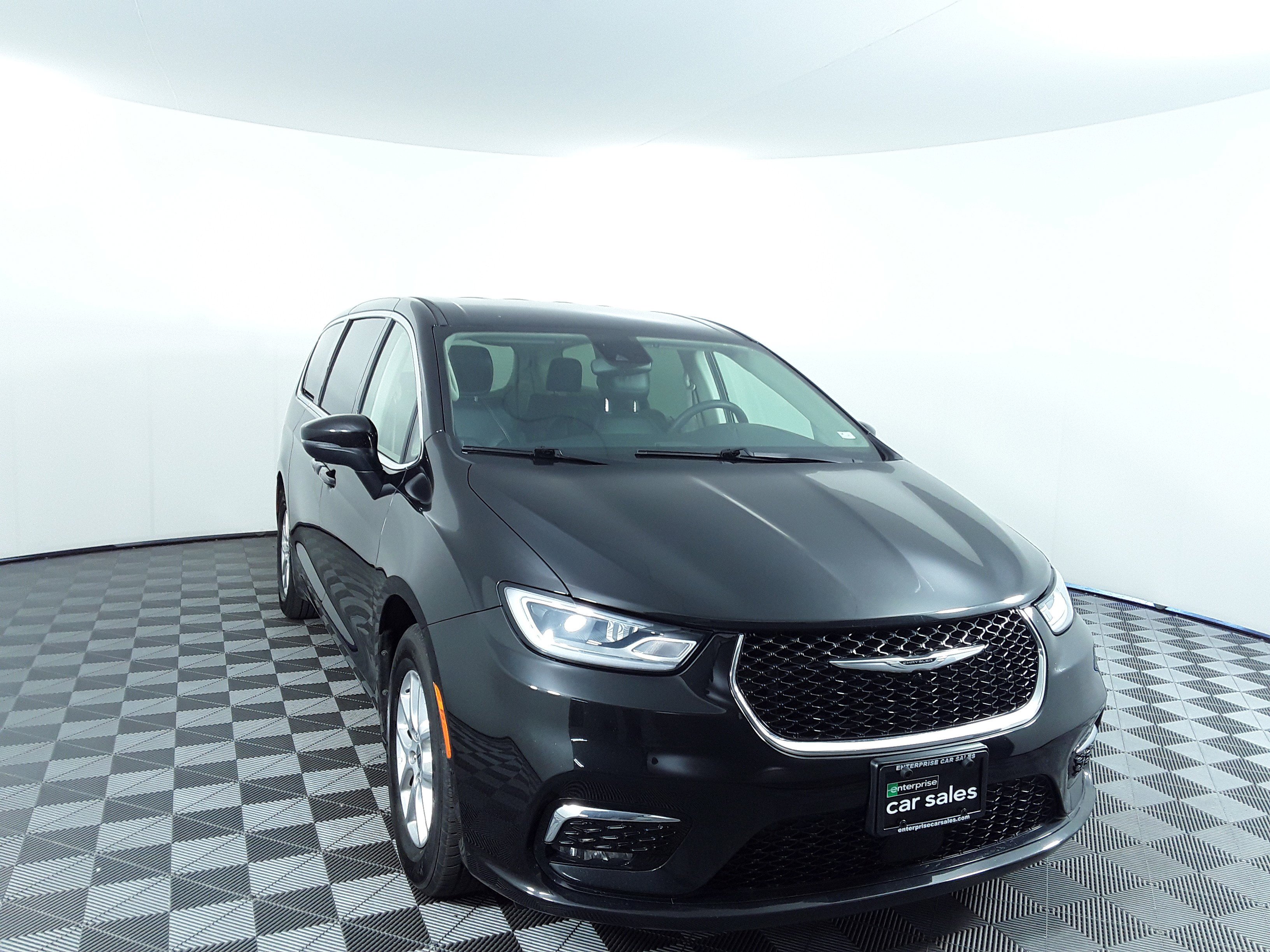 2023 Chrysler Pacifica Touring L's photo