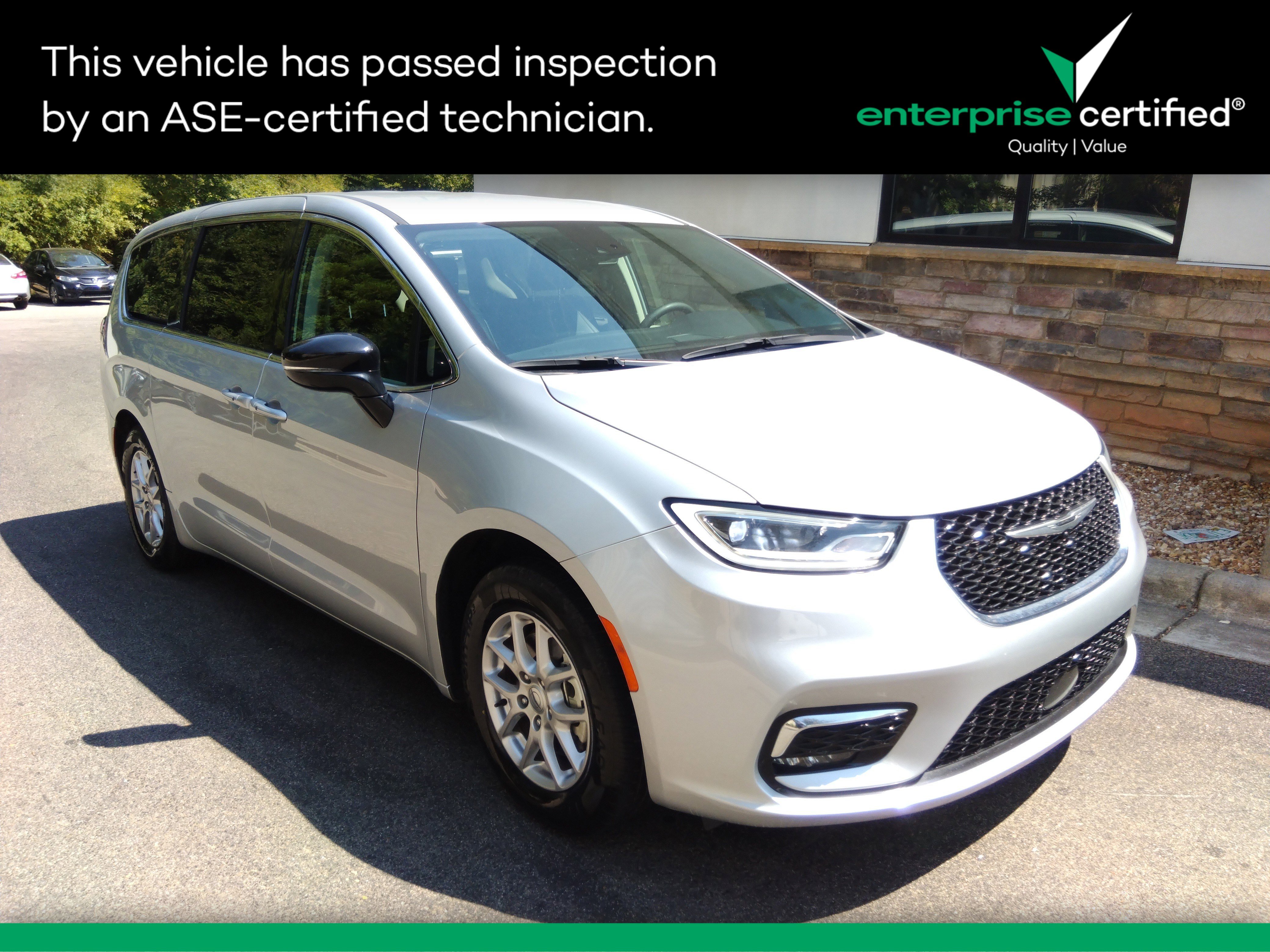 Used 2024 Chrysler Pacifica Touring L FWD