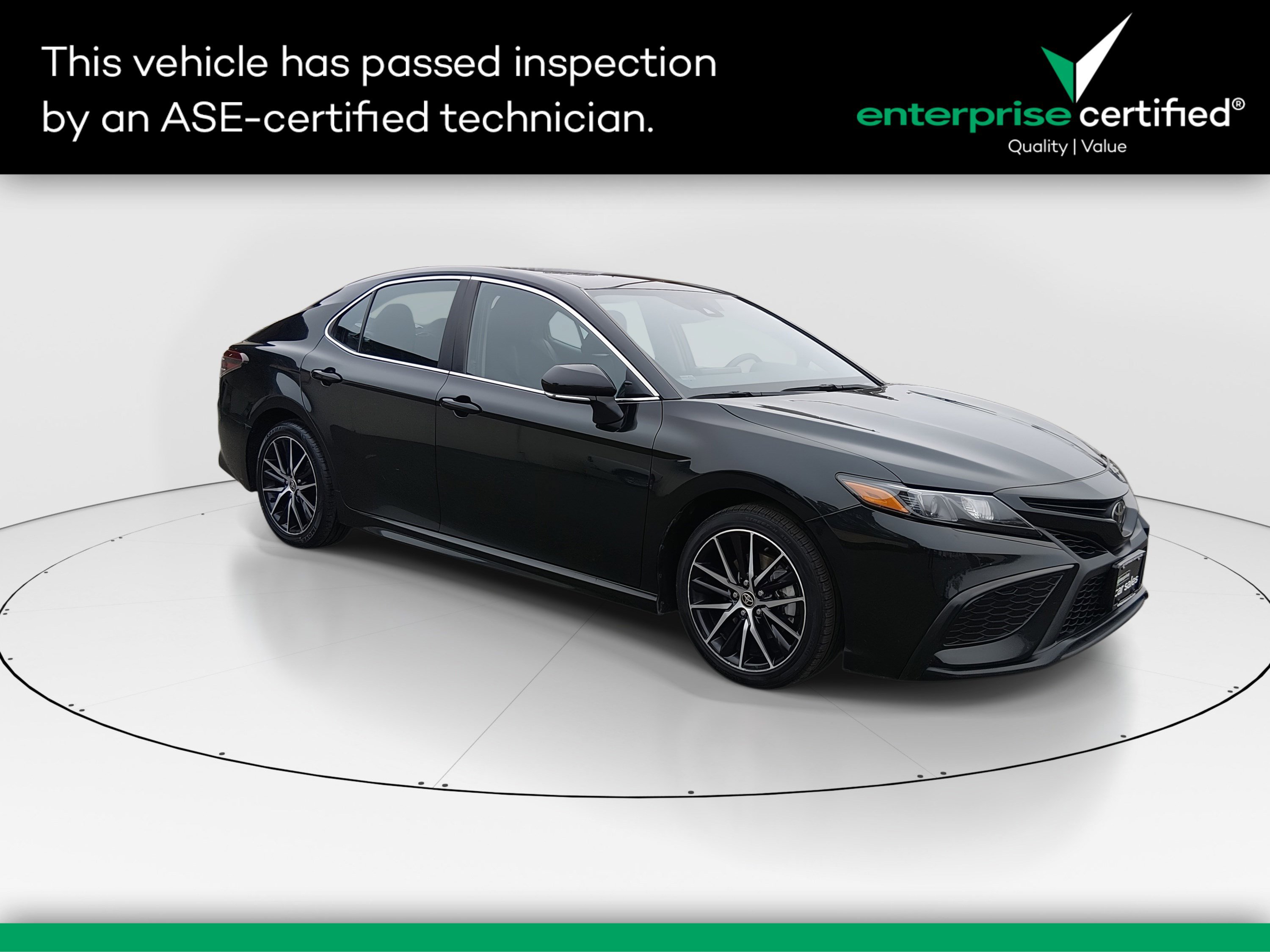 2023 Toyota Camry SE's photo