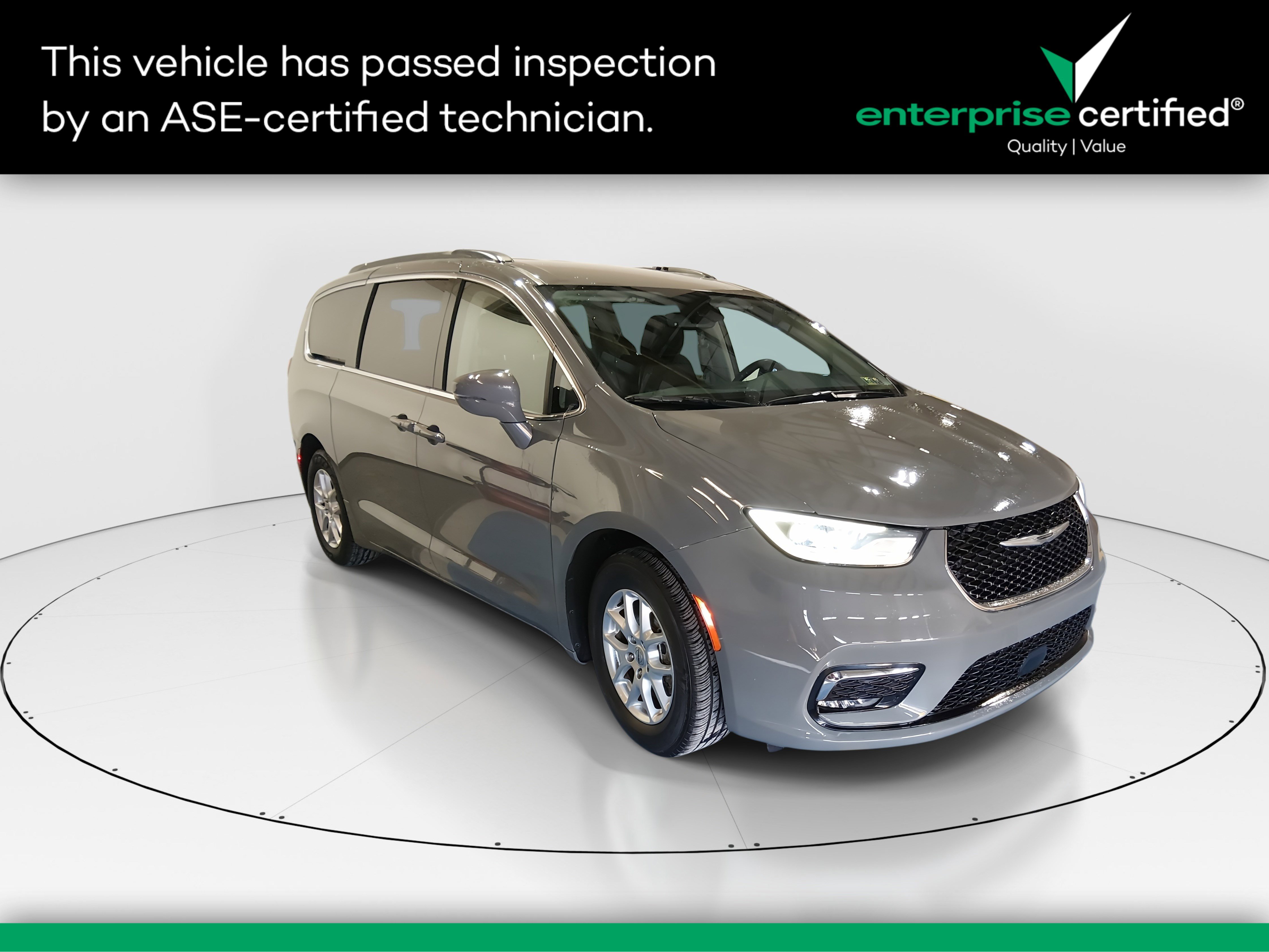 2022 Chrysler Pacifica Touring L's photo