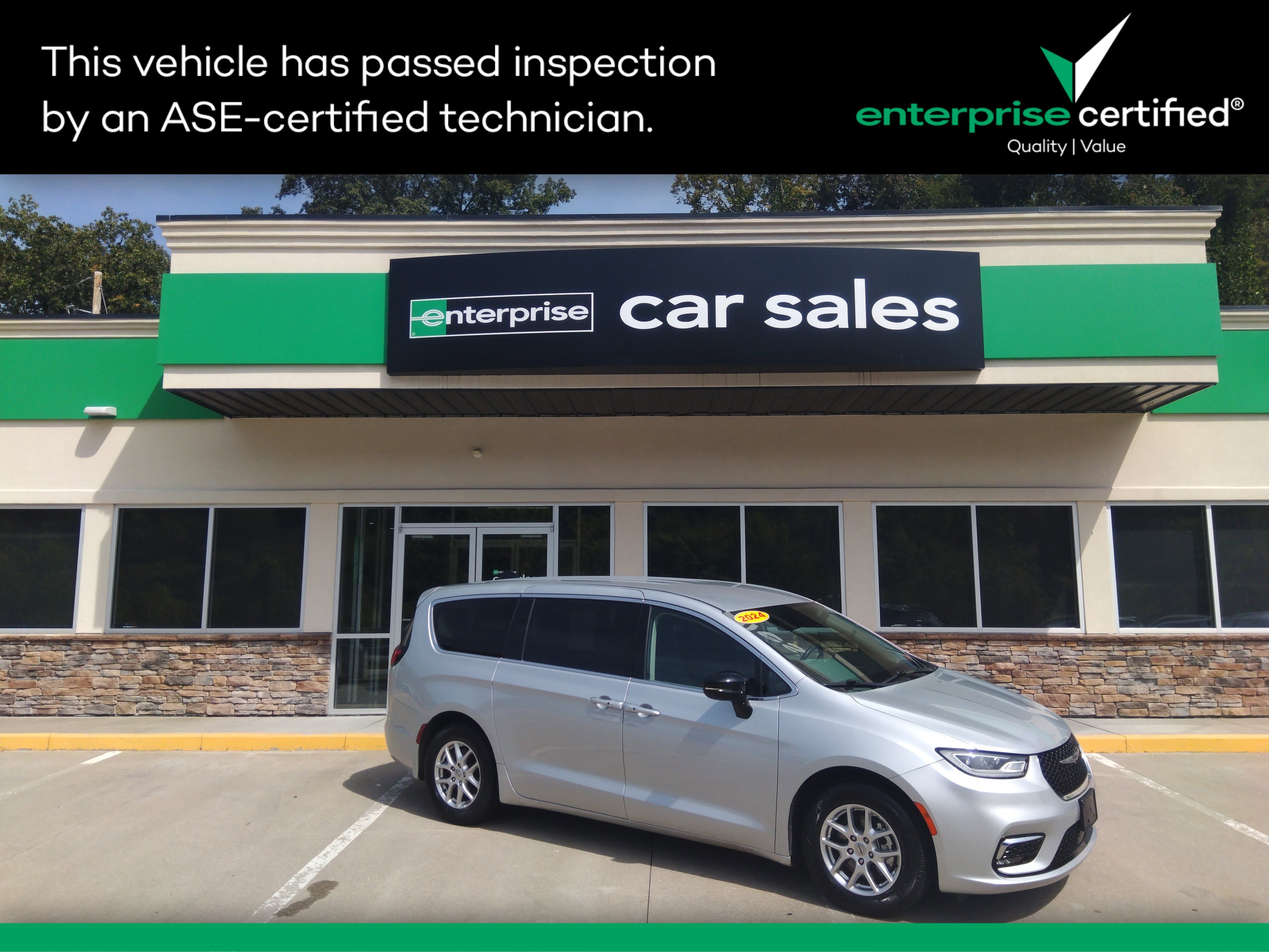 Used 2024 Chrysler Pacifica Touring L FWD