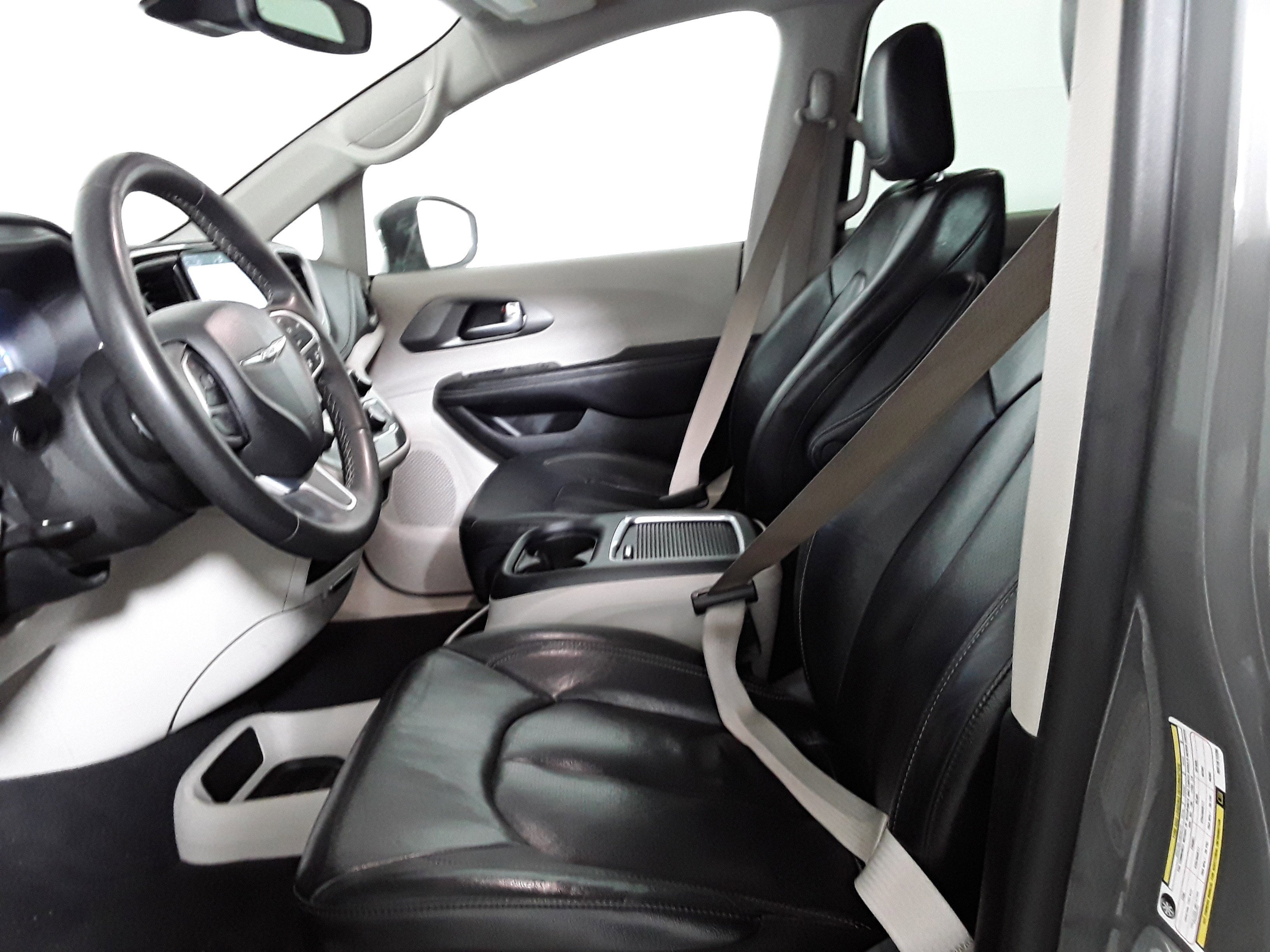 Image 6 of Used 2022 Chrysler Pacifica Hybrid Touring L FWD