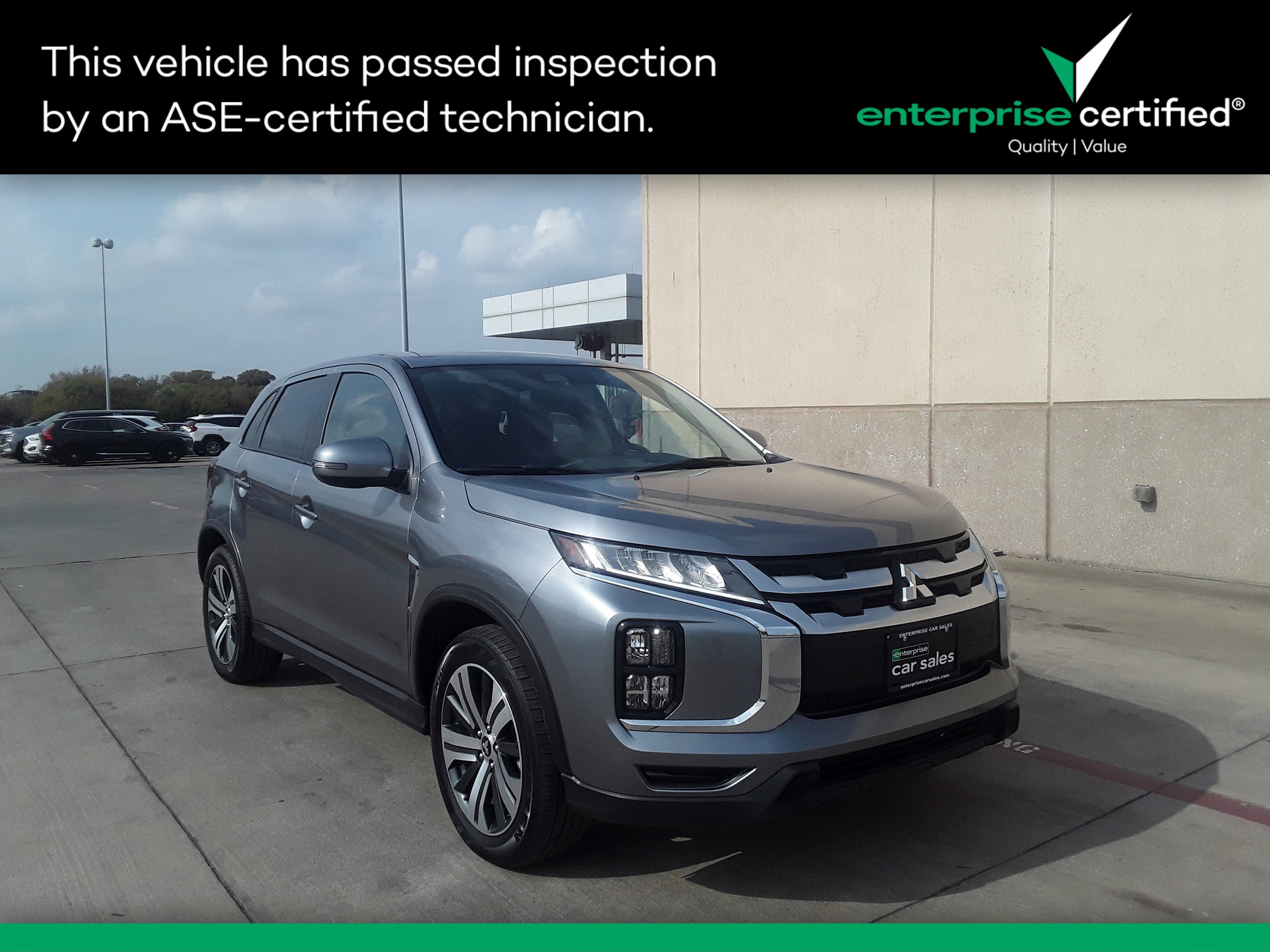 2024 Mitsubishi Outlander Sport SE's photo