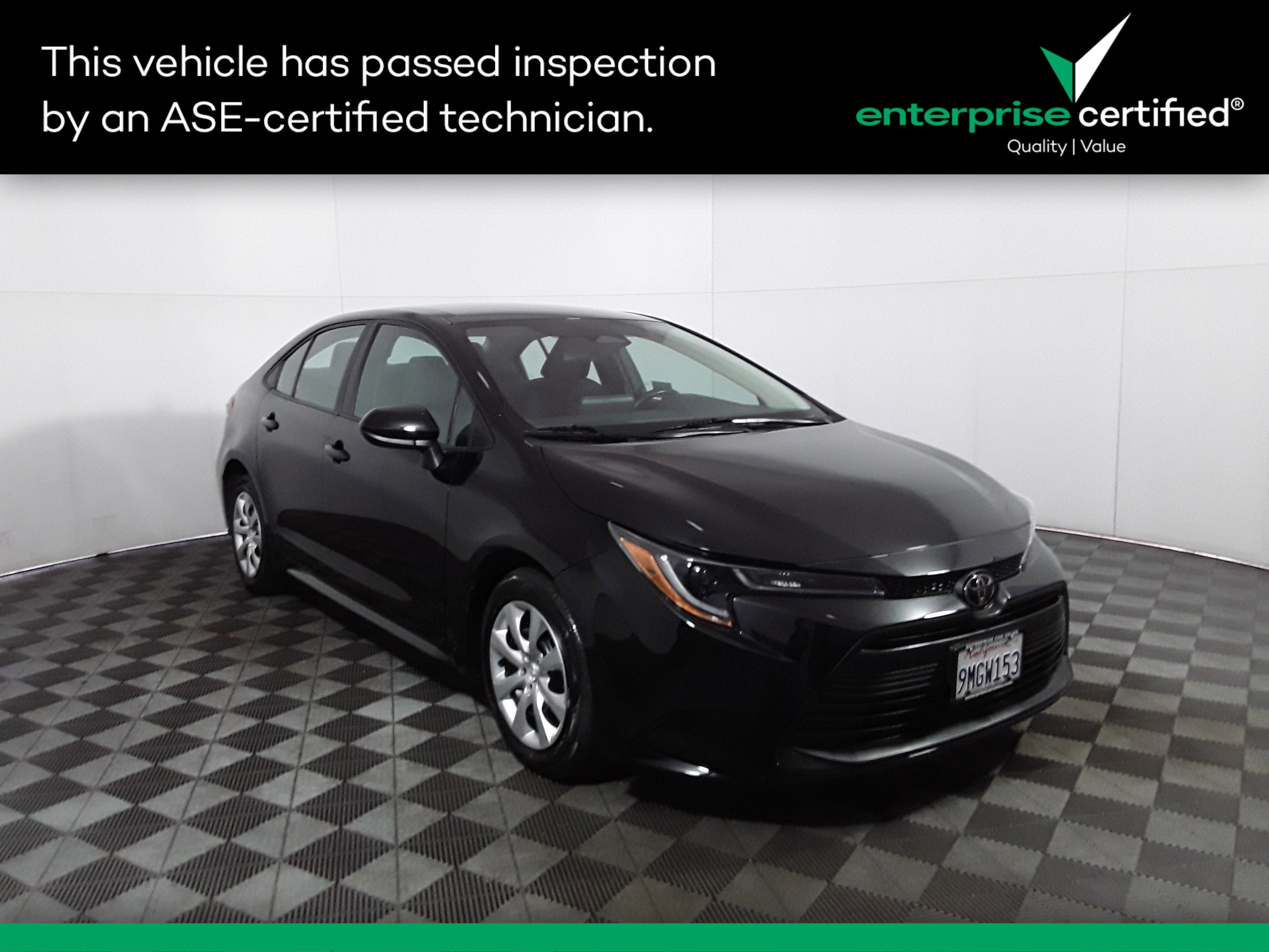 2024 Toyota Corolla LE's photo