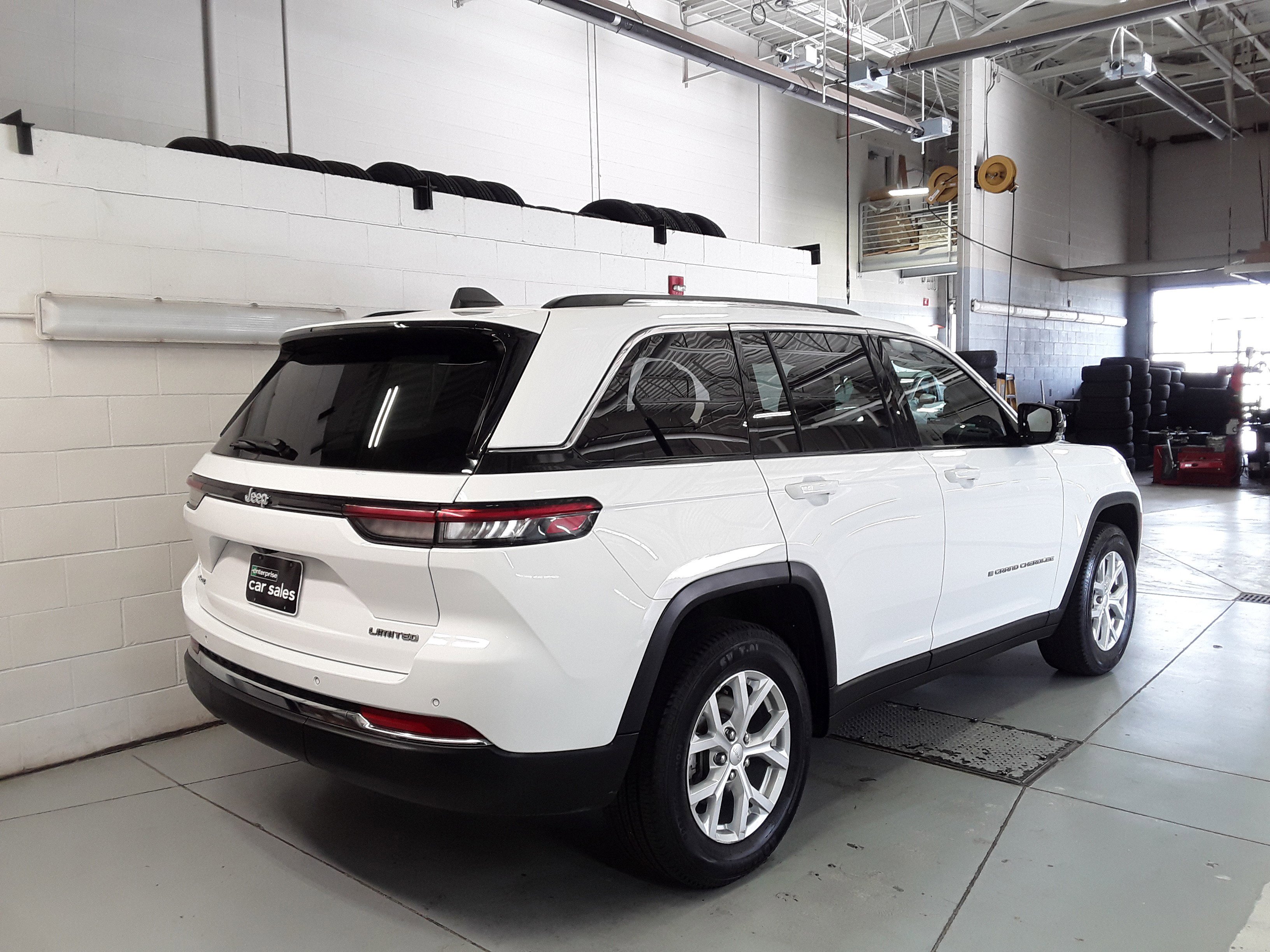 Image 3 of Used 2023 Jeep Grand Cherokee Limited 4x4