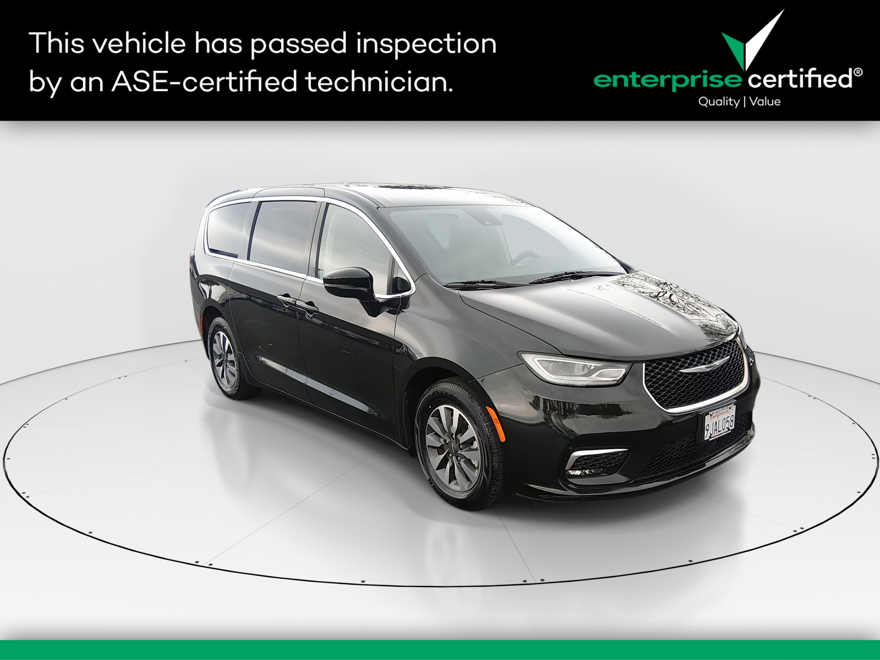 2024 Chrysler Pacifica PHEV Select's photo