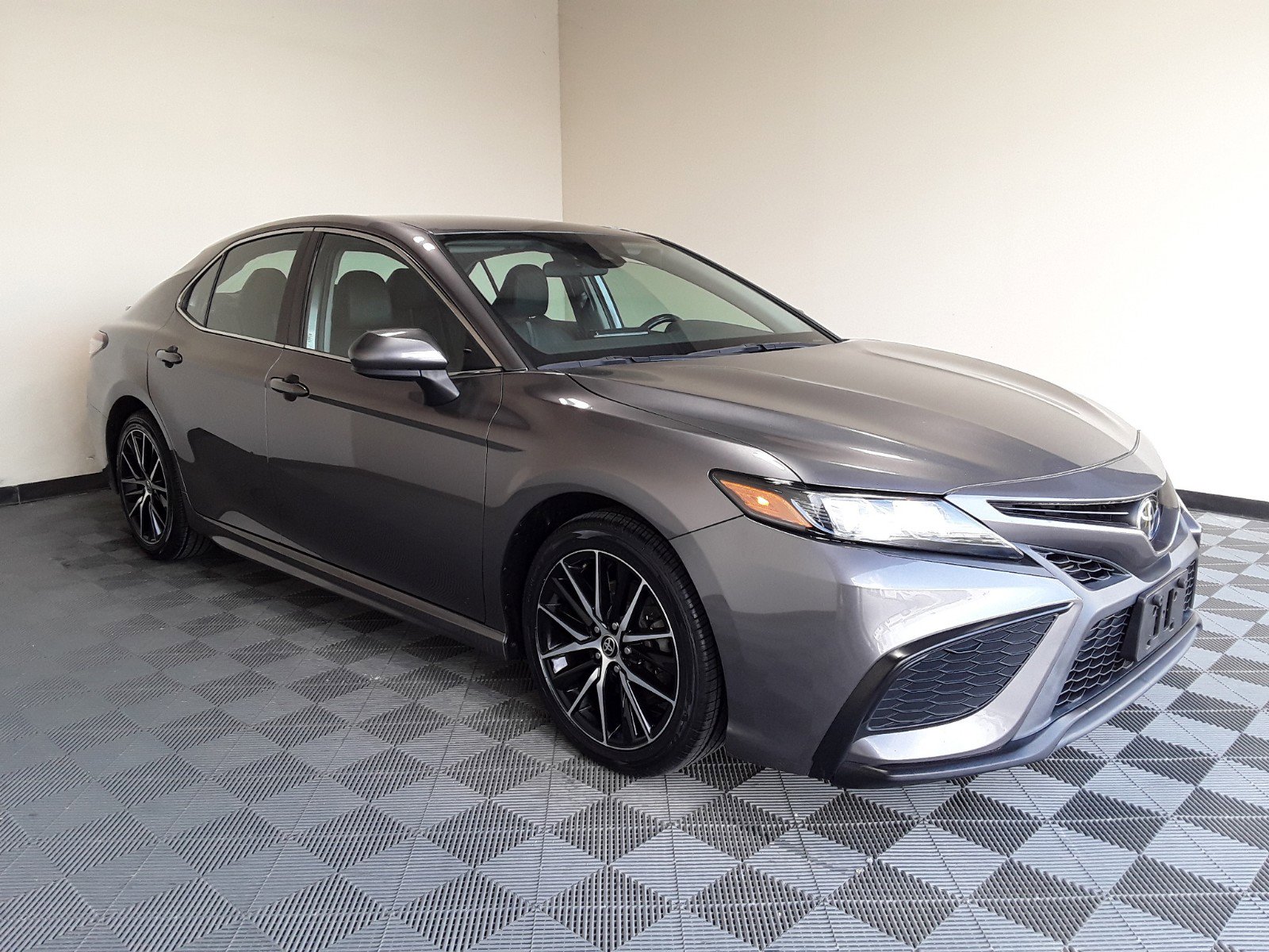 2021 Toyota Camry SE Auto