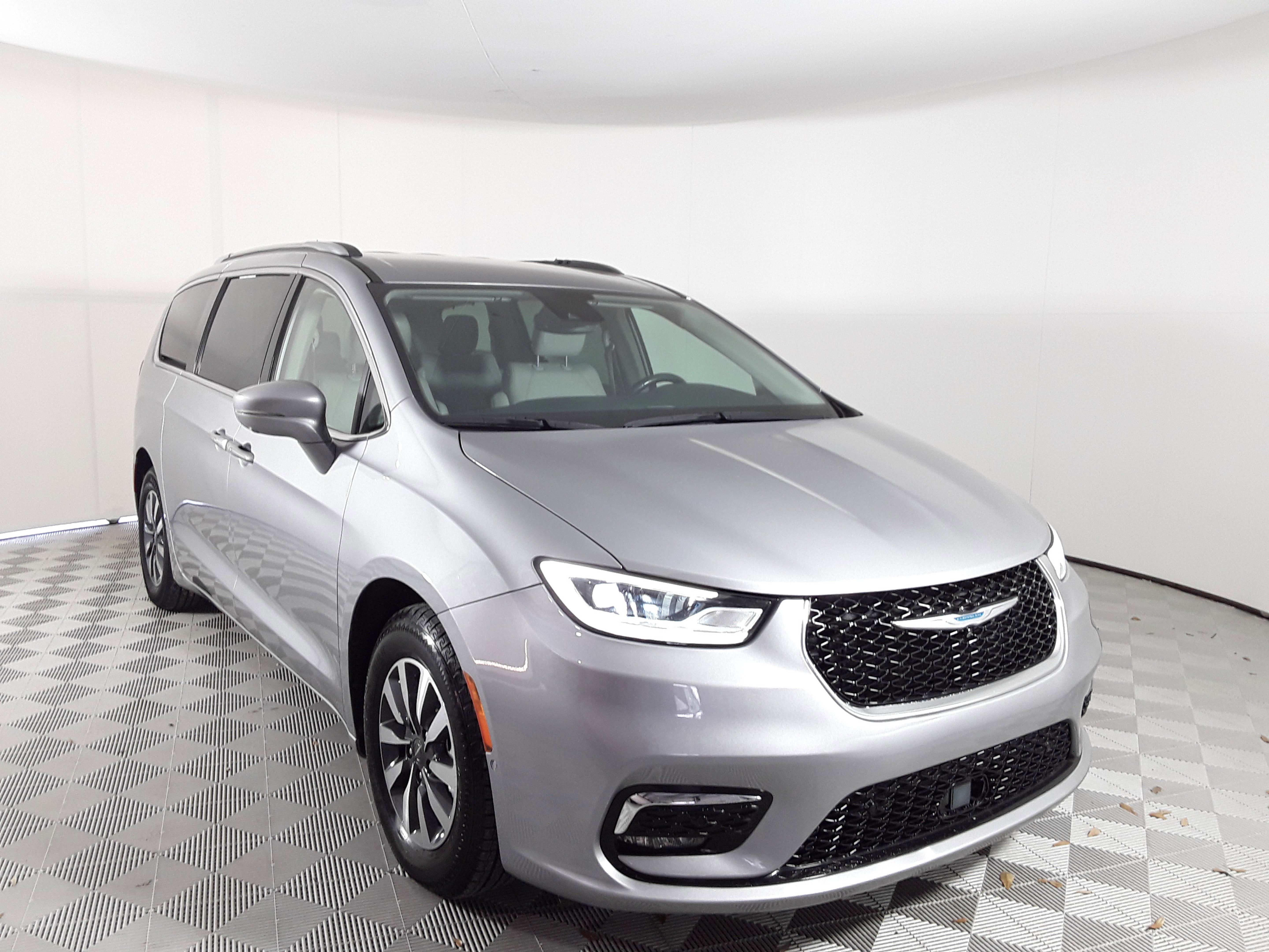 2021 Chrysler Pacifica Hybrid Touring L FWD