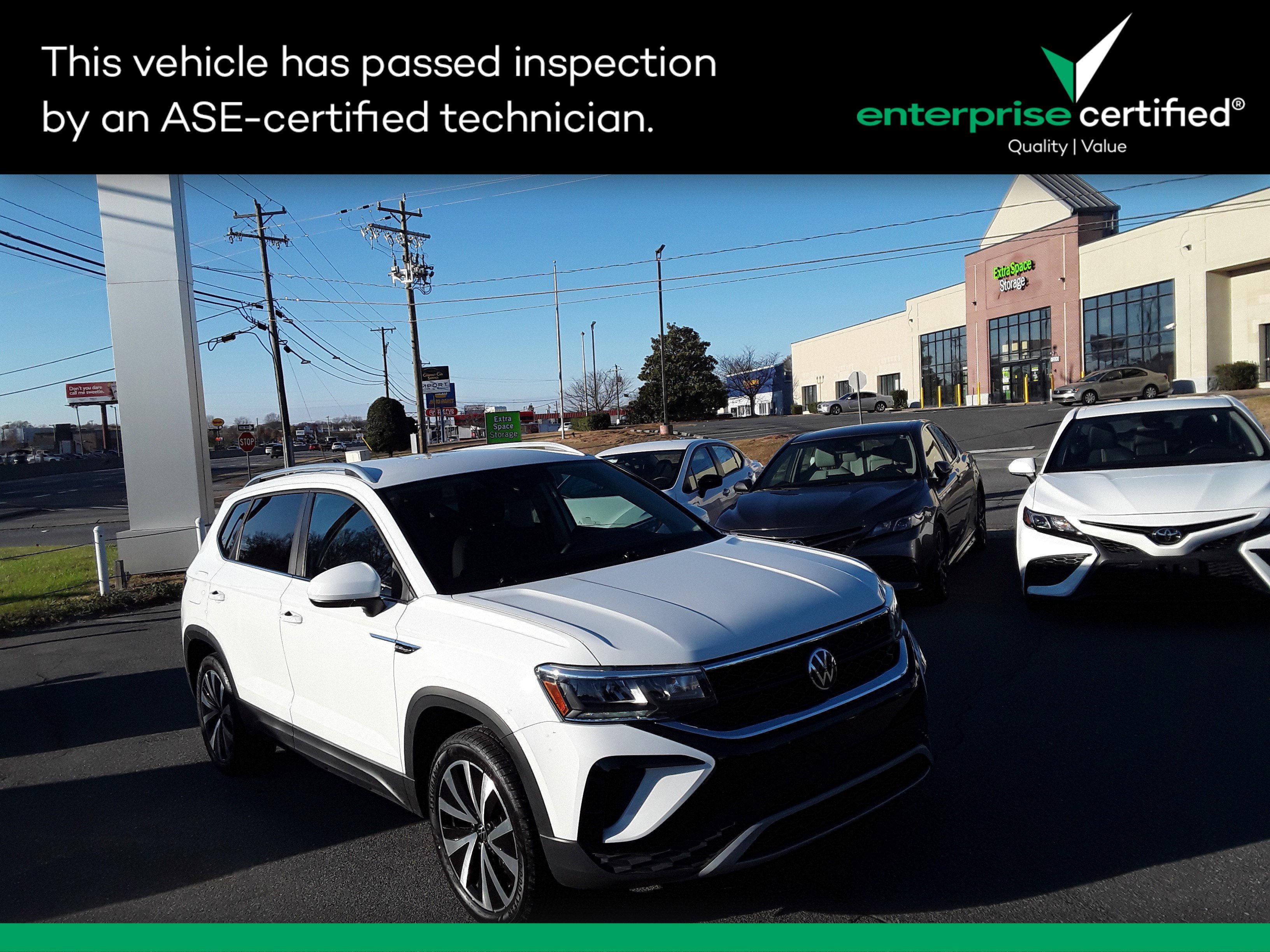 2024 Volkswagen Taos SE's photo