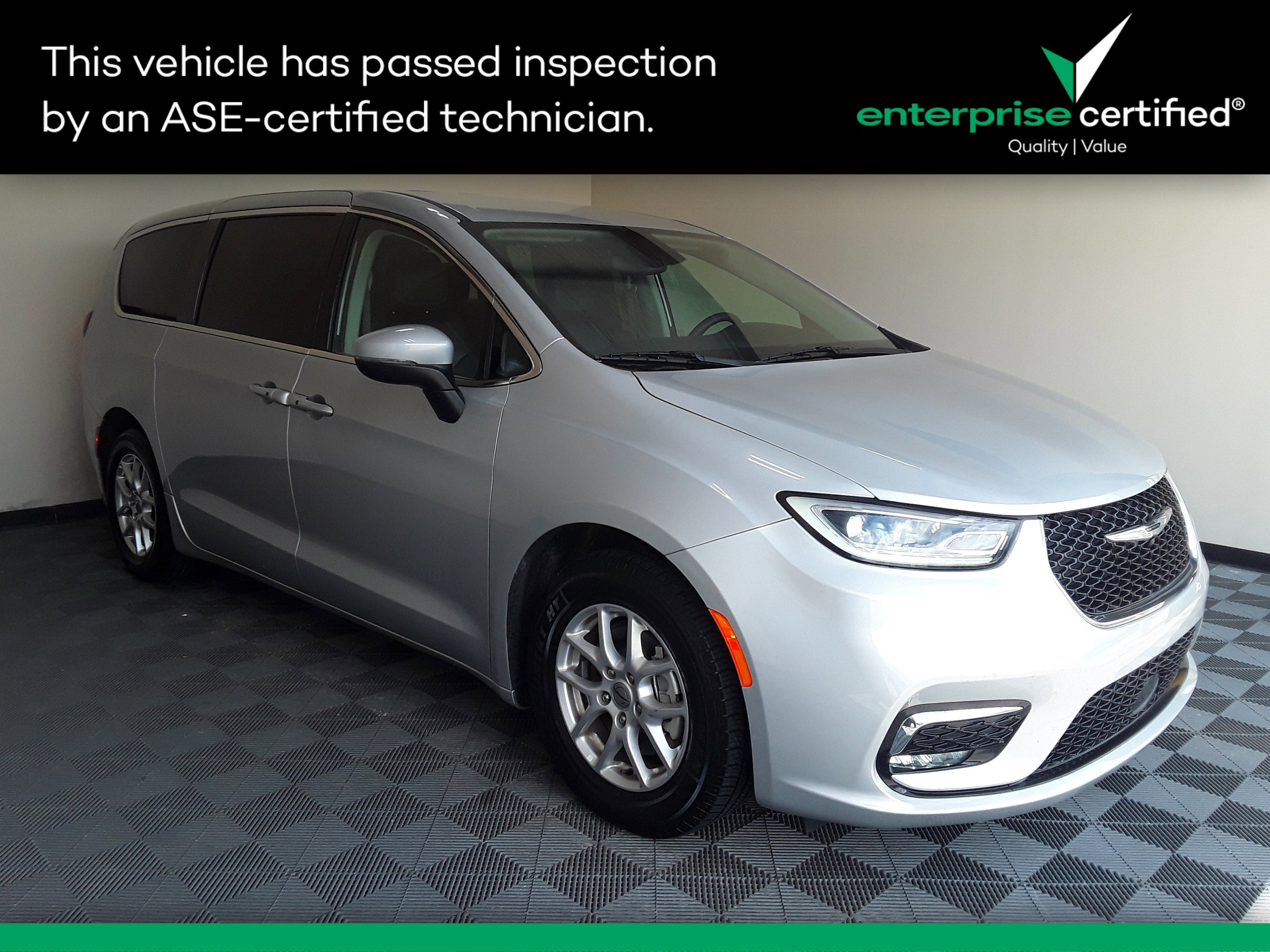 Used 2023 Chrysler Pacifica Touring L FWD
