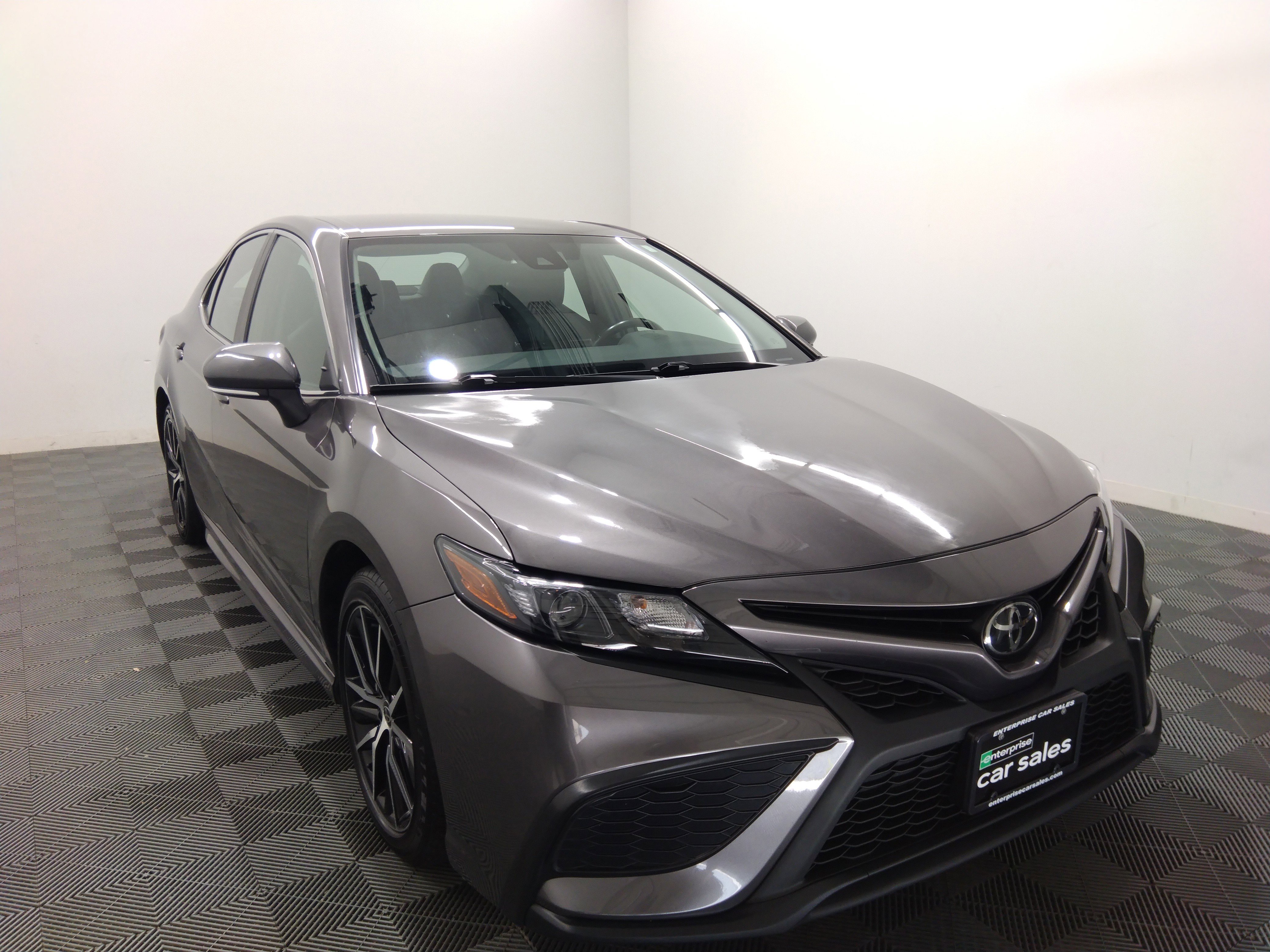2022 Toyota Camry SE Auto
