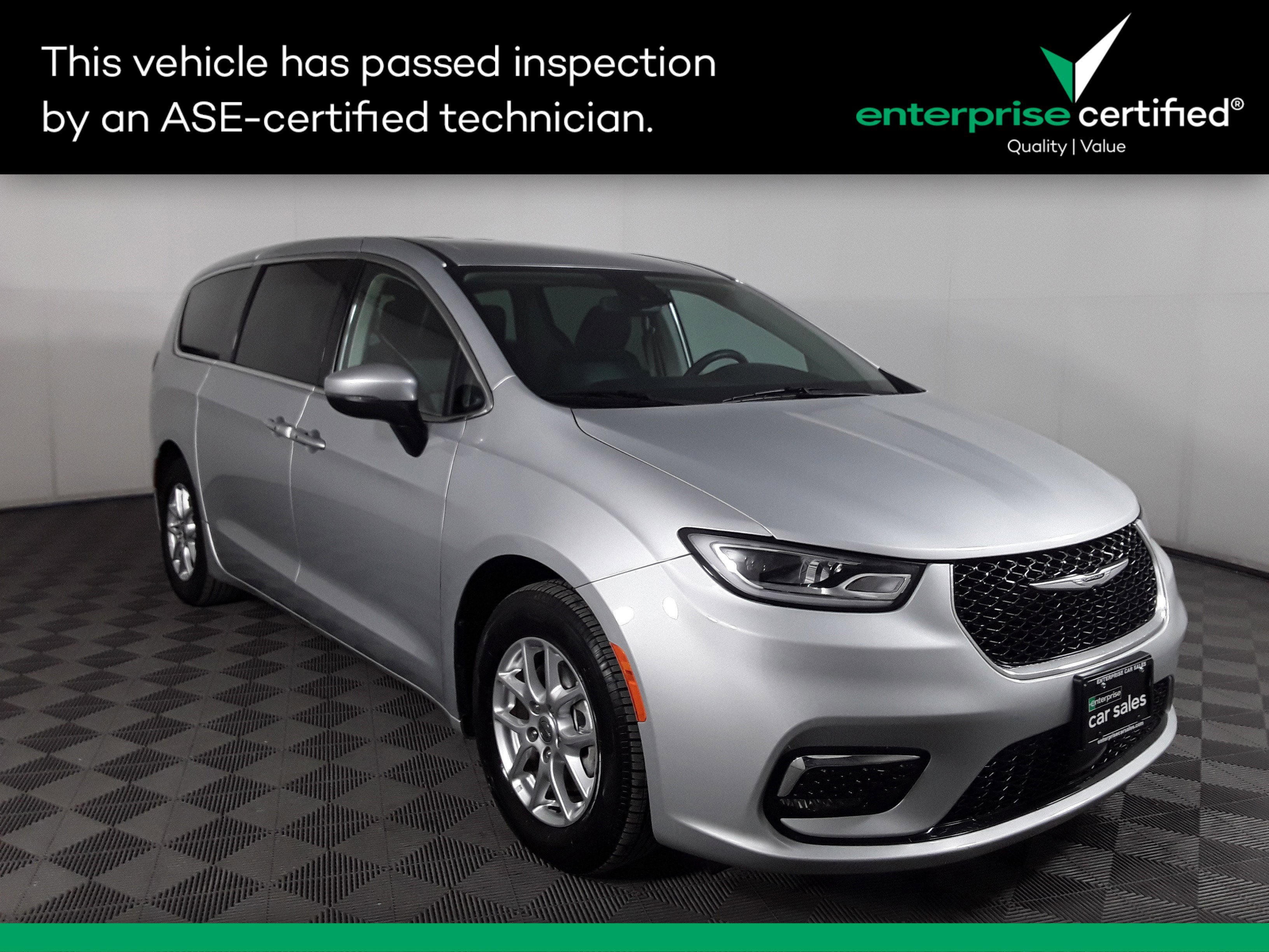 Used 2023 Chrysler Pacifica Touring L FWD