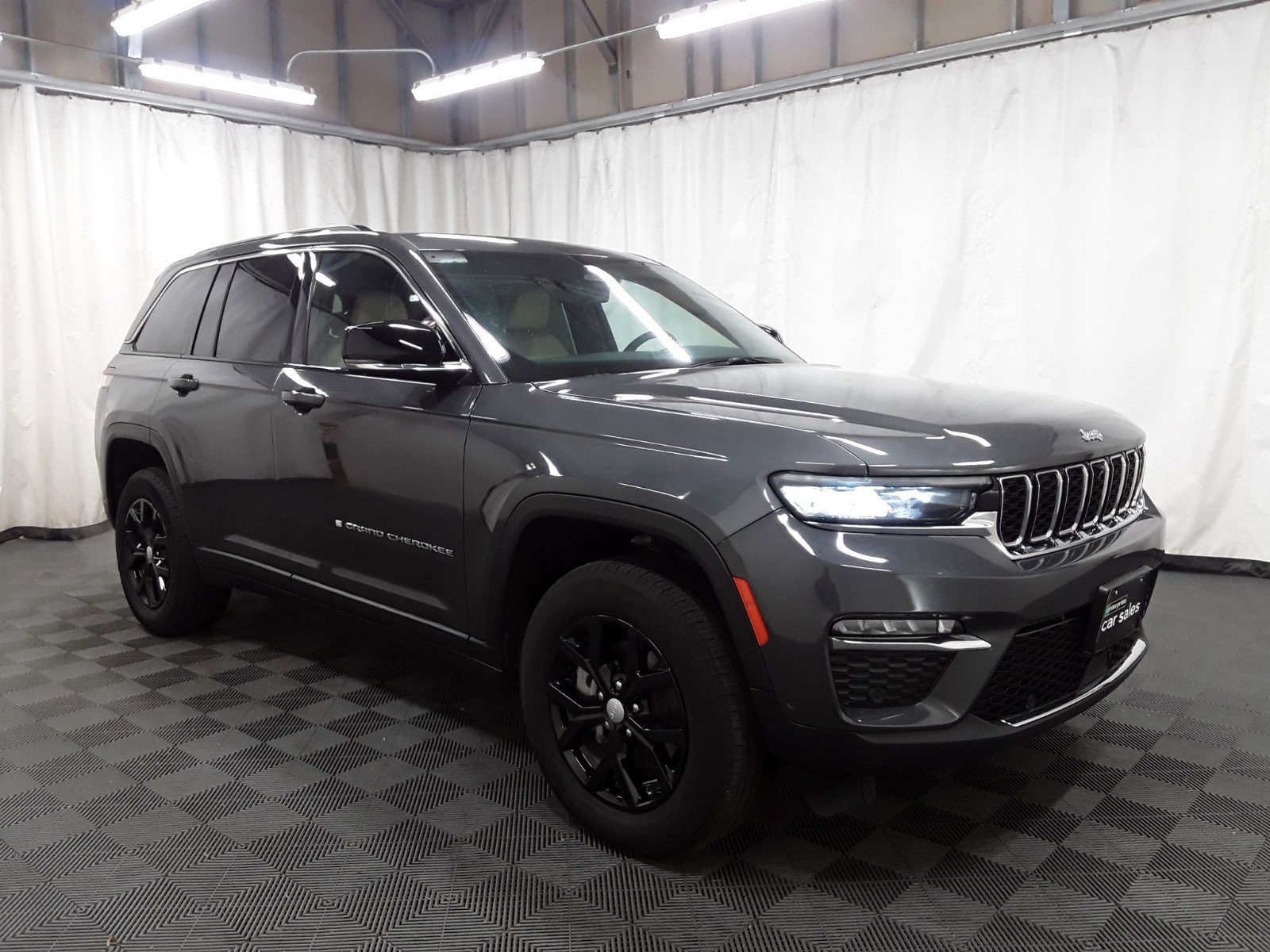 Jeep Grand Cherokee's photo