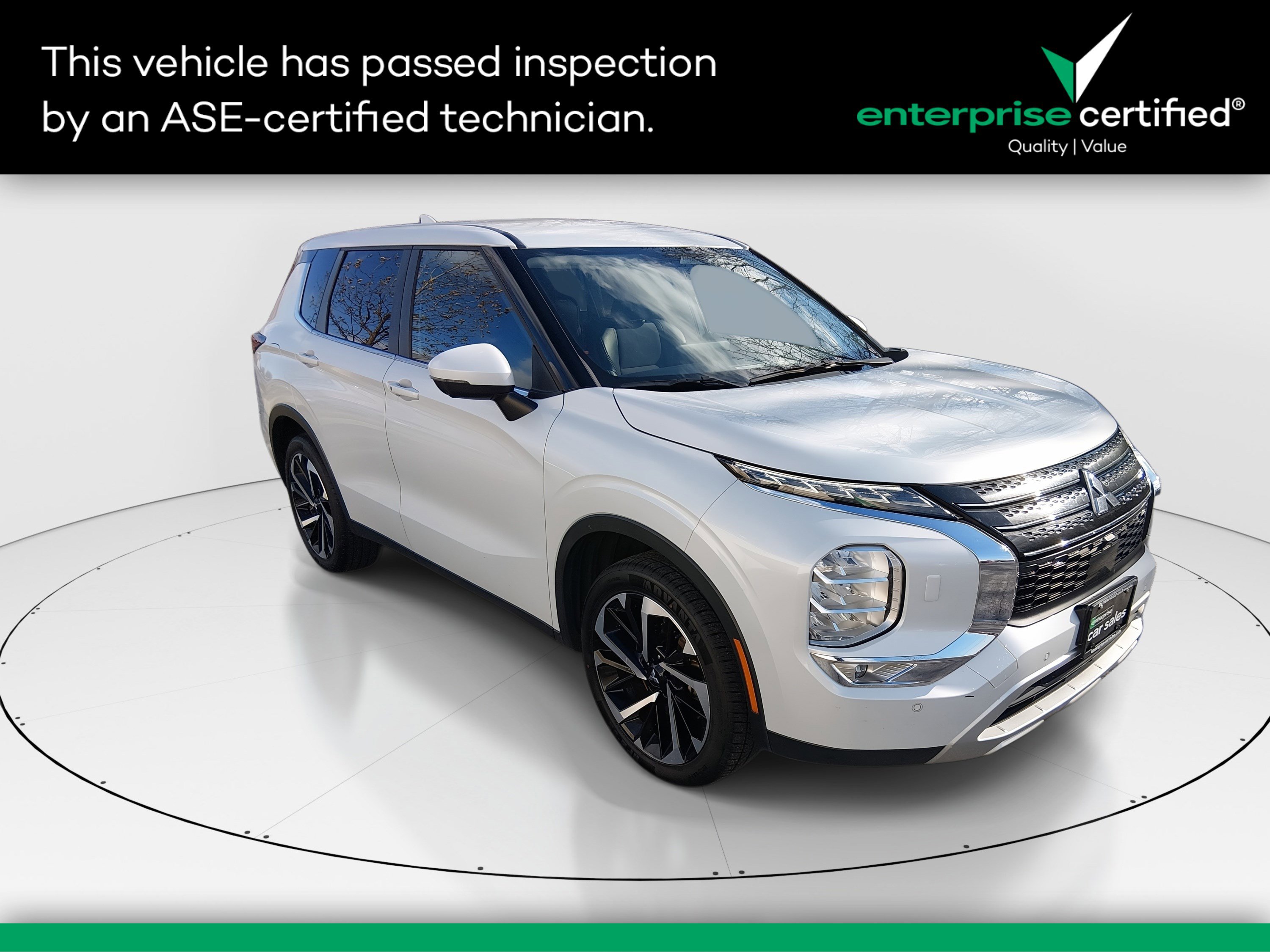 2024 Mitsubishi Outlander SE's photo