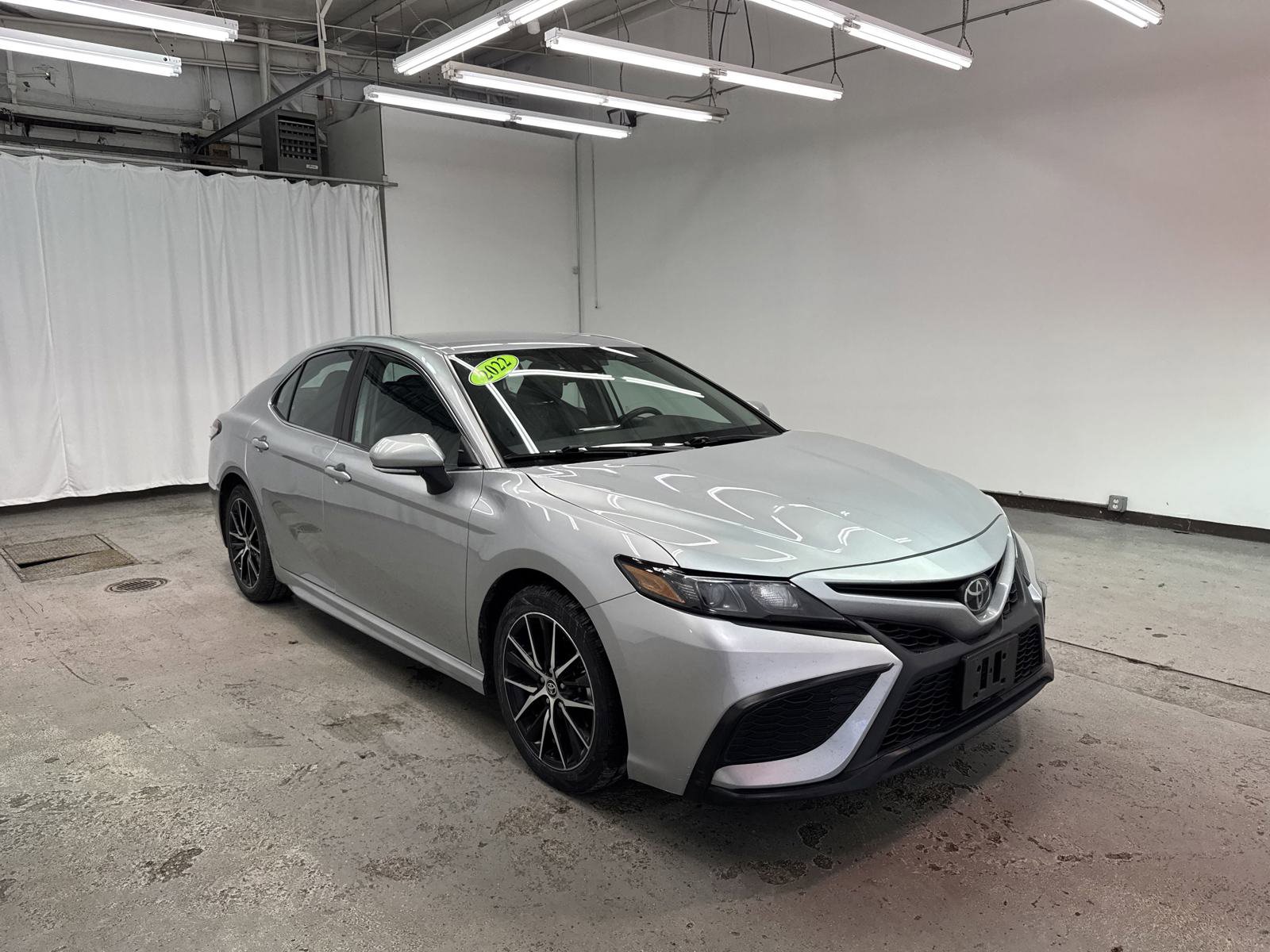 2022 Toyota Camry SE Auto