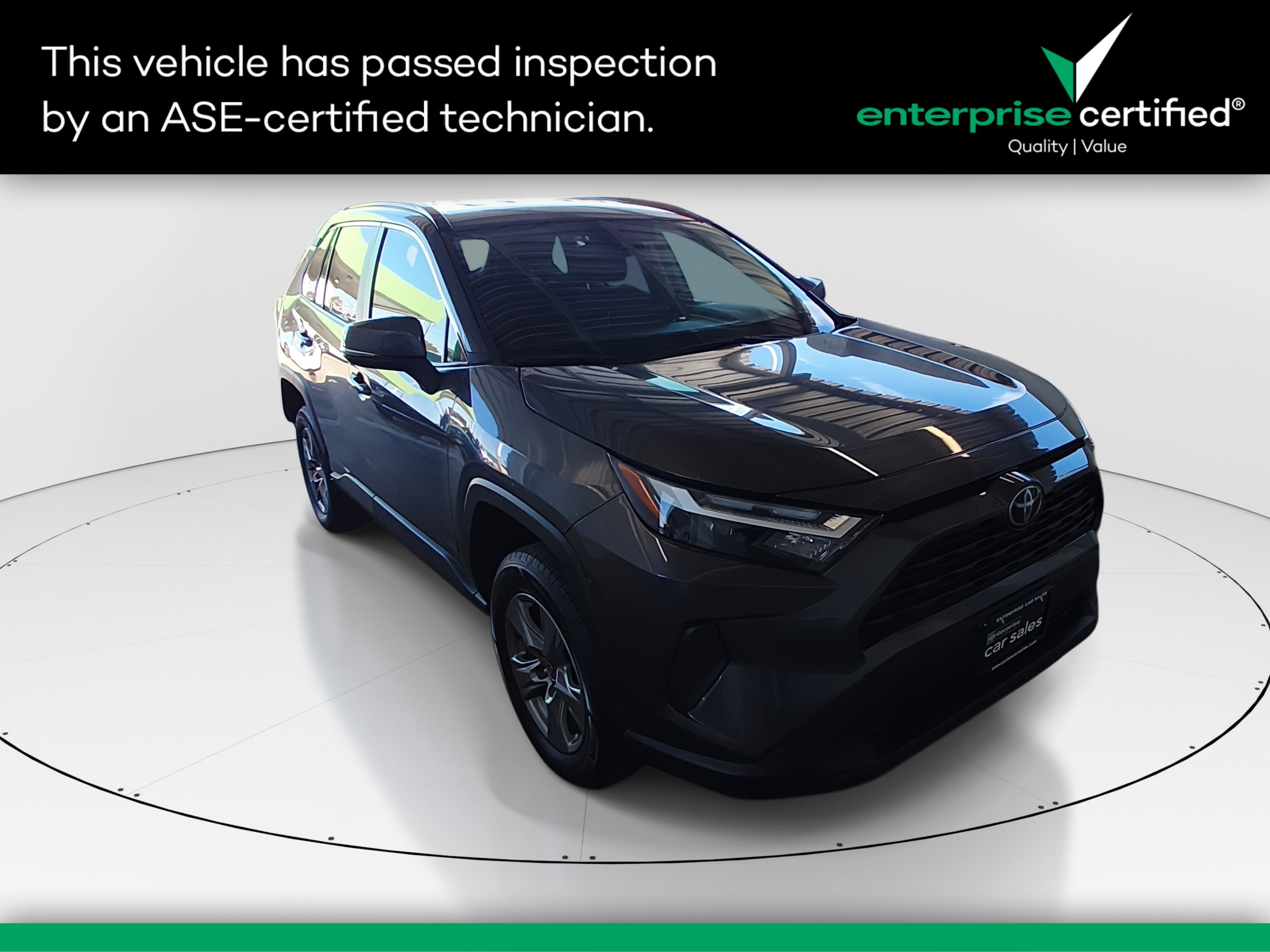 2024 Toyota RAV4 XLE's photo