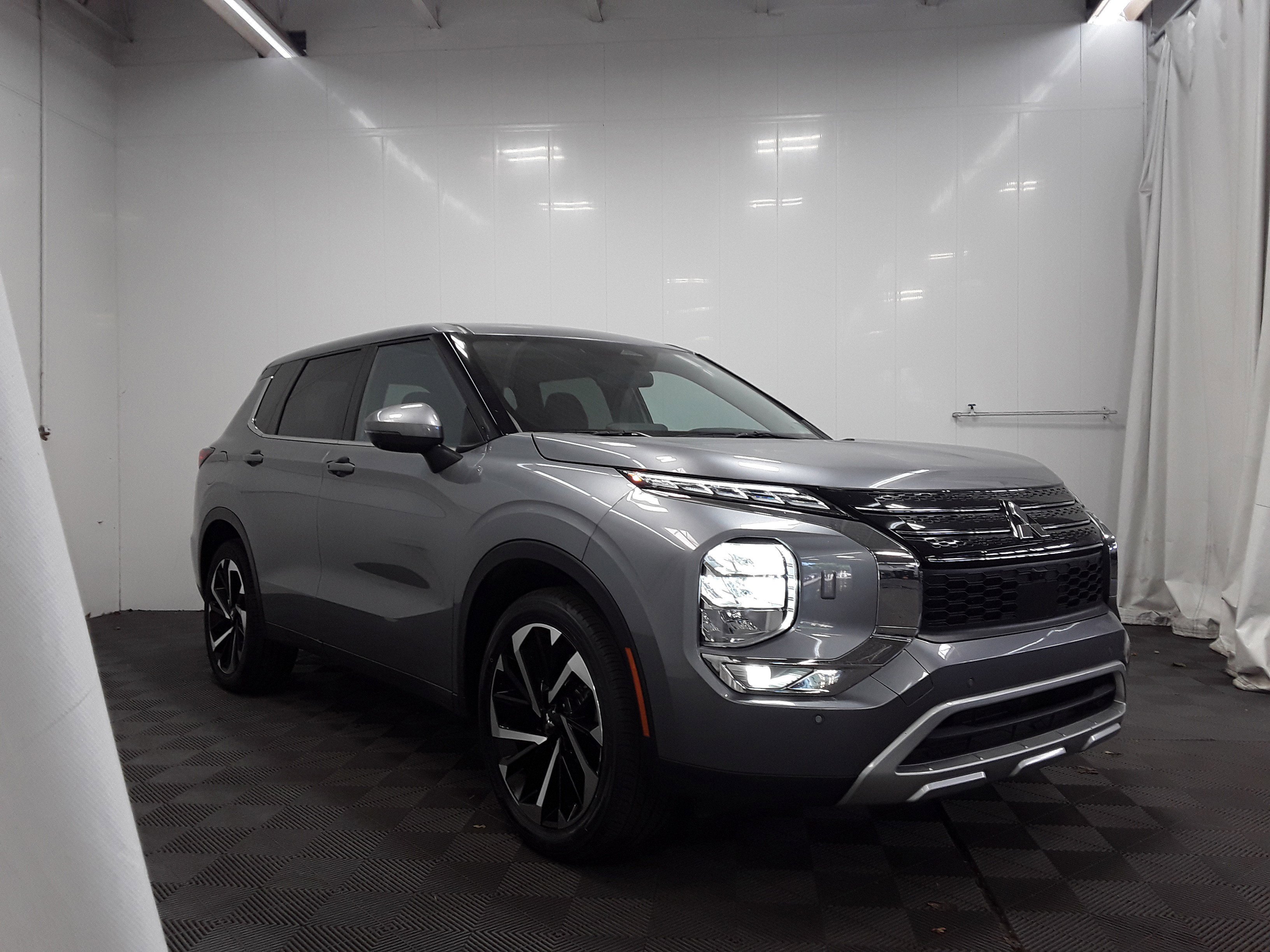 Used 2024 Mitsubishi Outlander SE S-AWC
