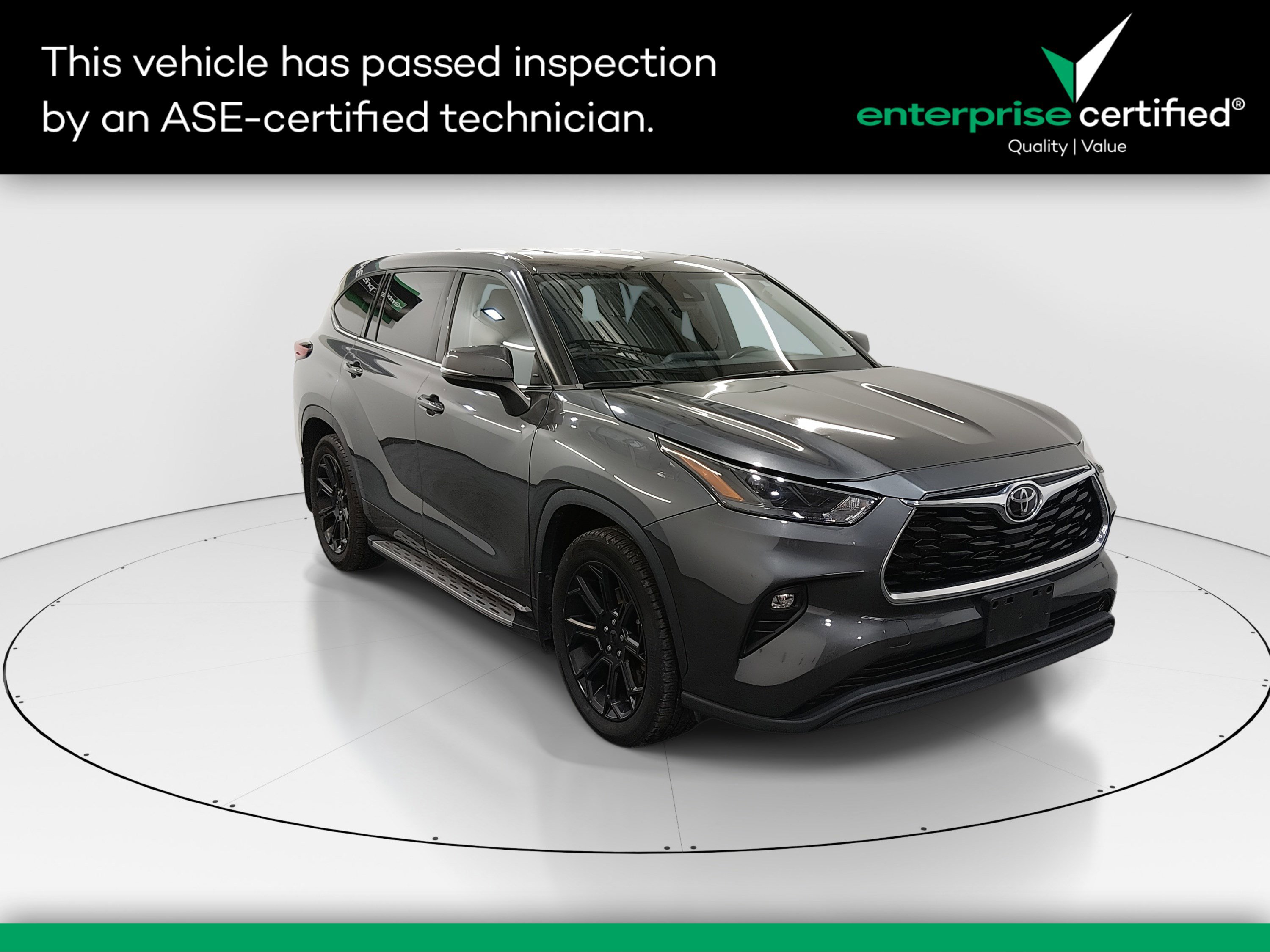 2022 Toyota Highlander LE's photo