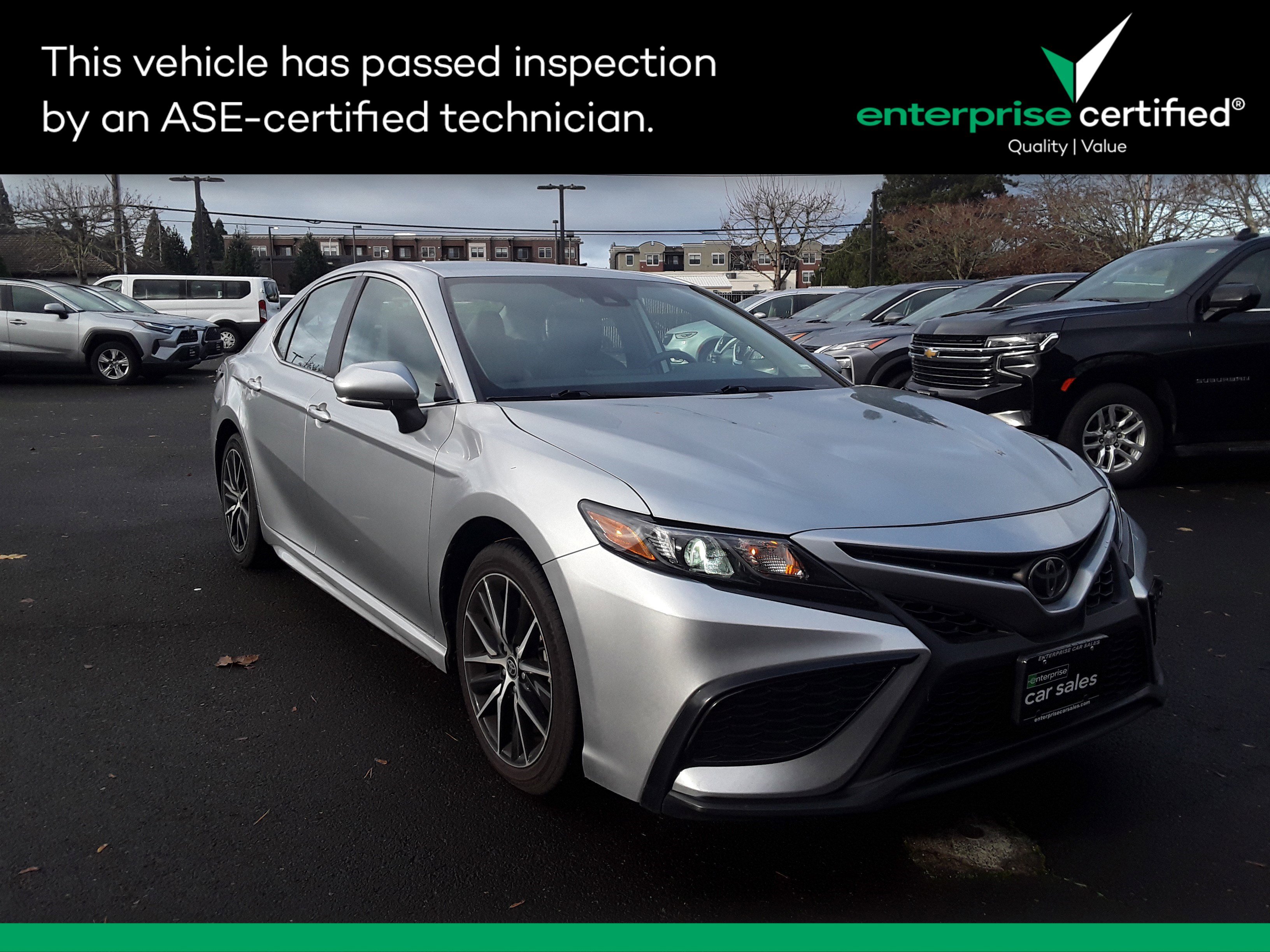 2023 Toyota Camry SE's photo