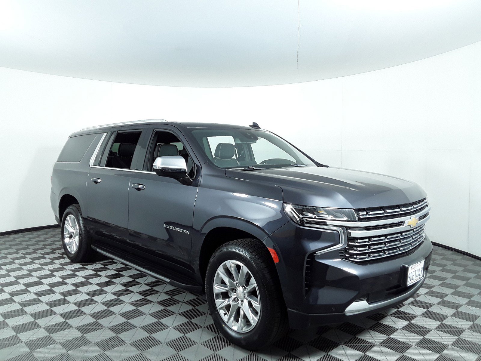 2023 Chevrolet Suburban 2WD 4dr Premier