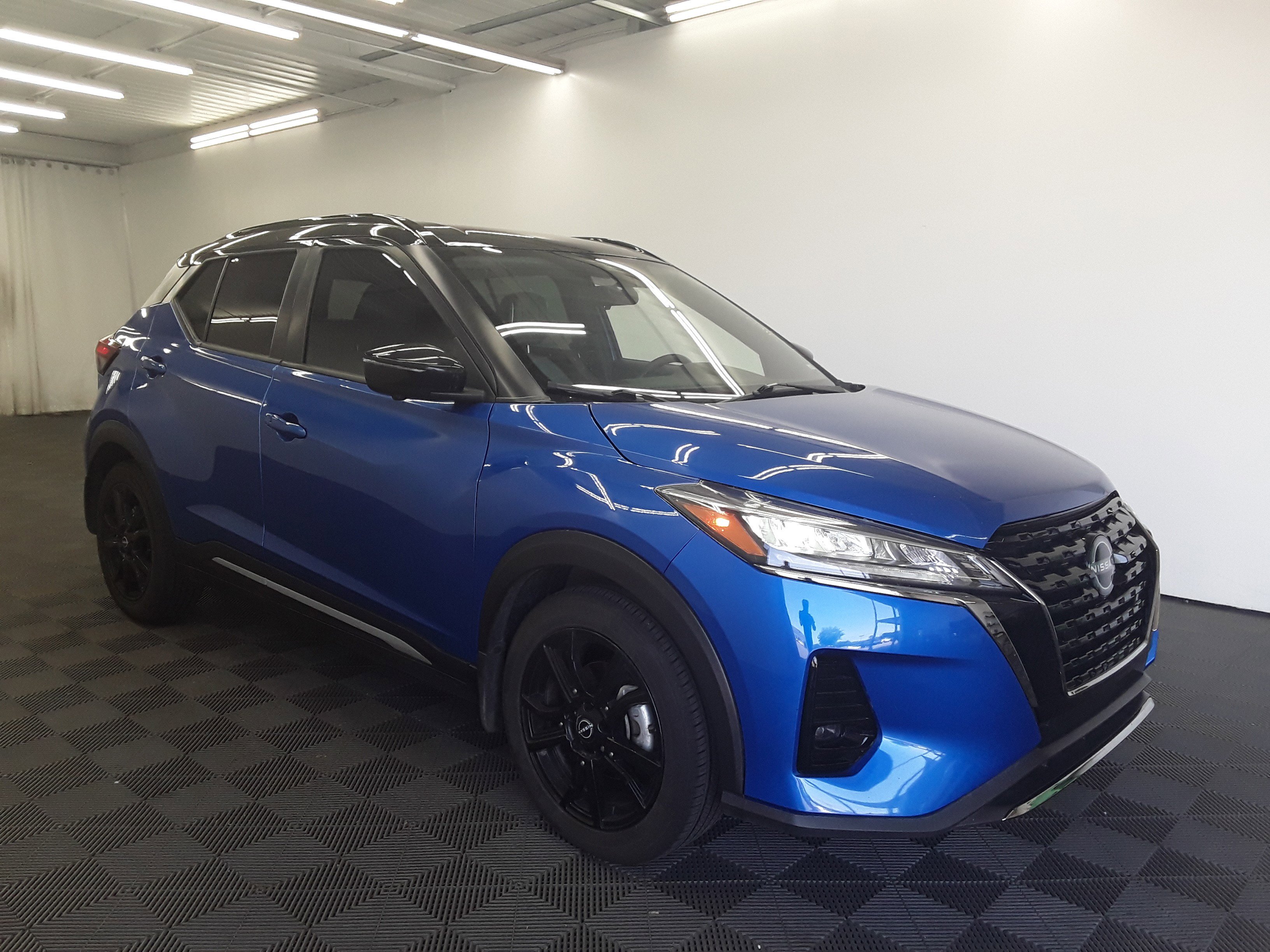 2023 Nissan Kicks SR FWD