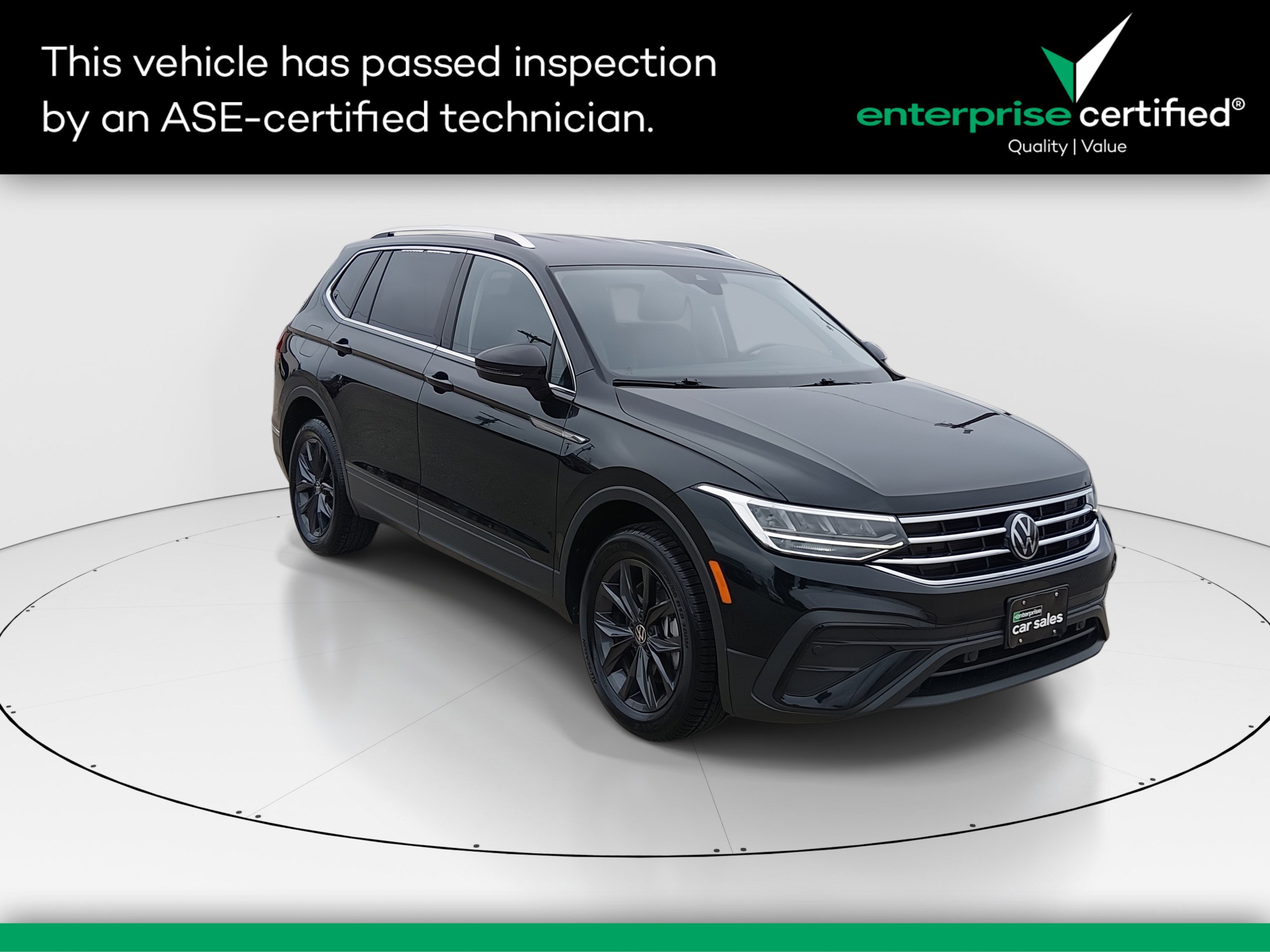 2024 Volkswagen Tiguan SE's photo