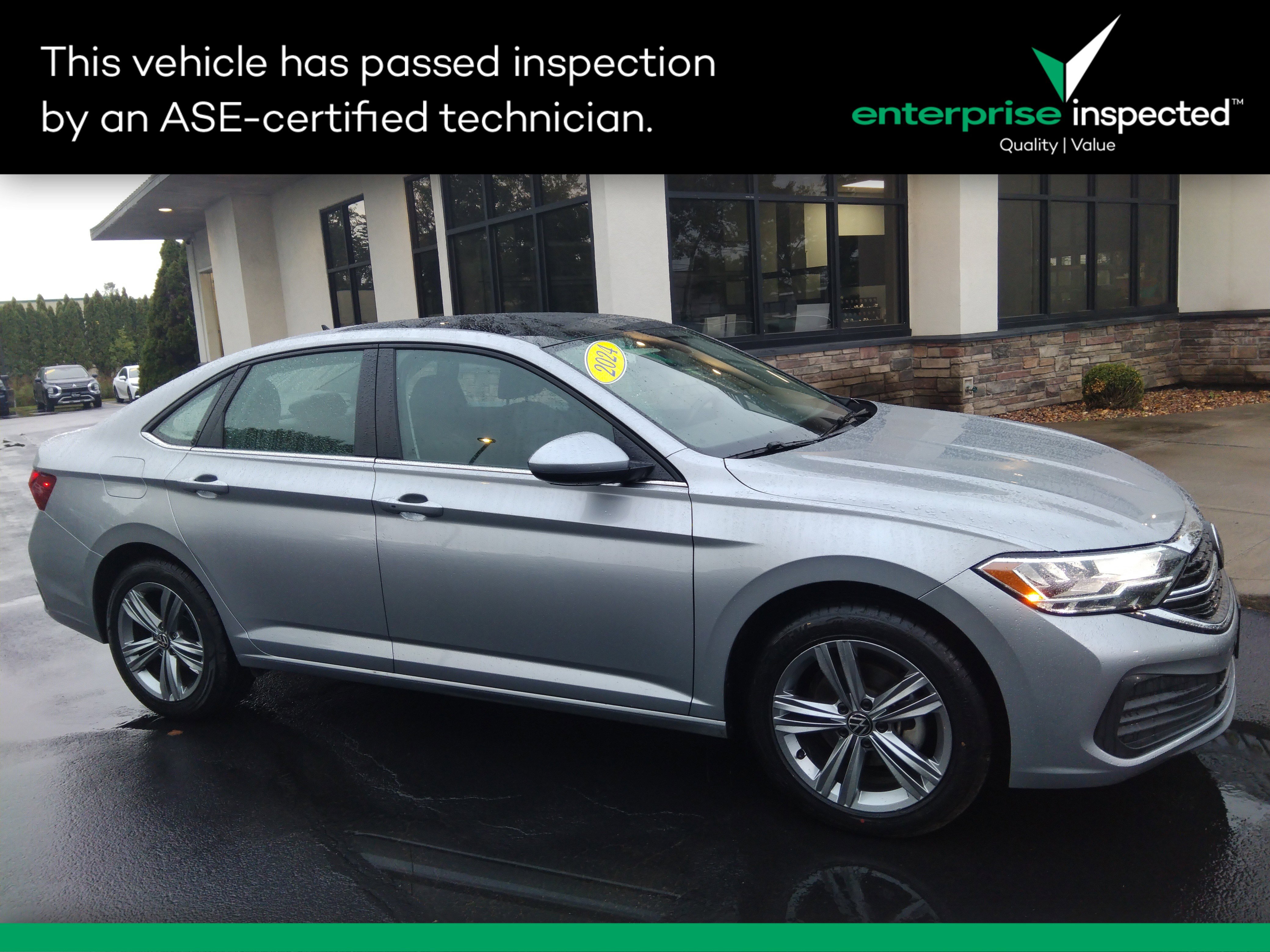 Used 2024 Volkswagen Jetta SE Auto