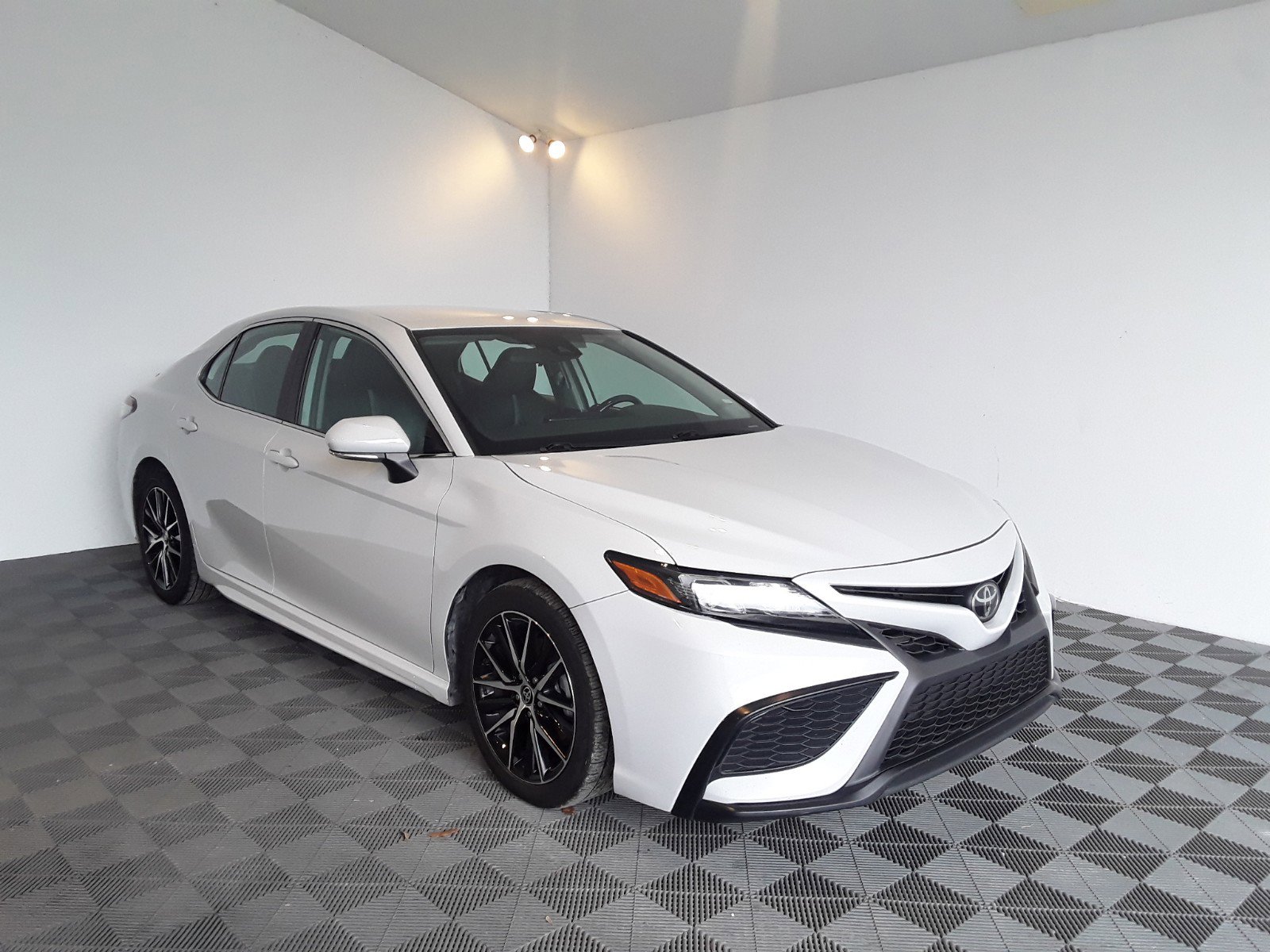 2022 Toyota Camry SE Auto