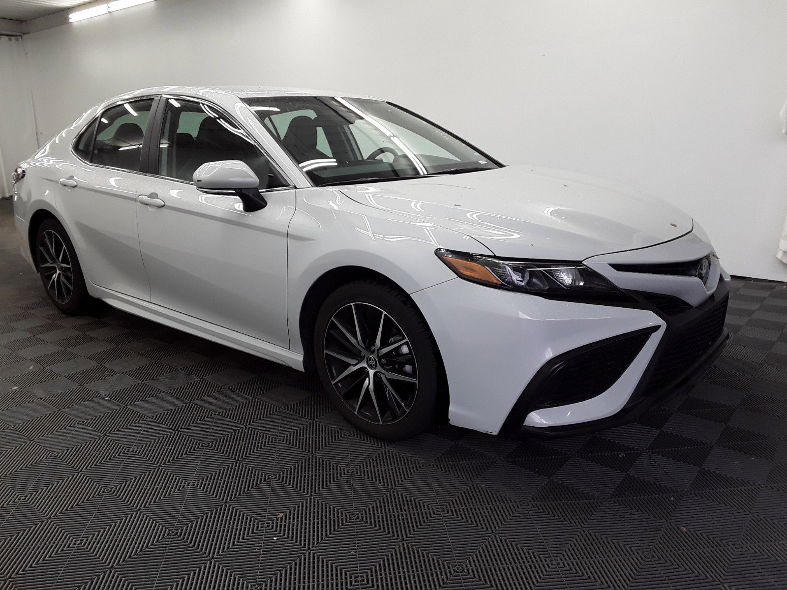 2023 Toyota Camry SE Auto