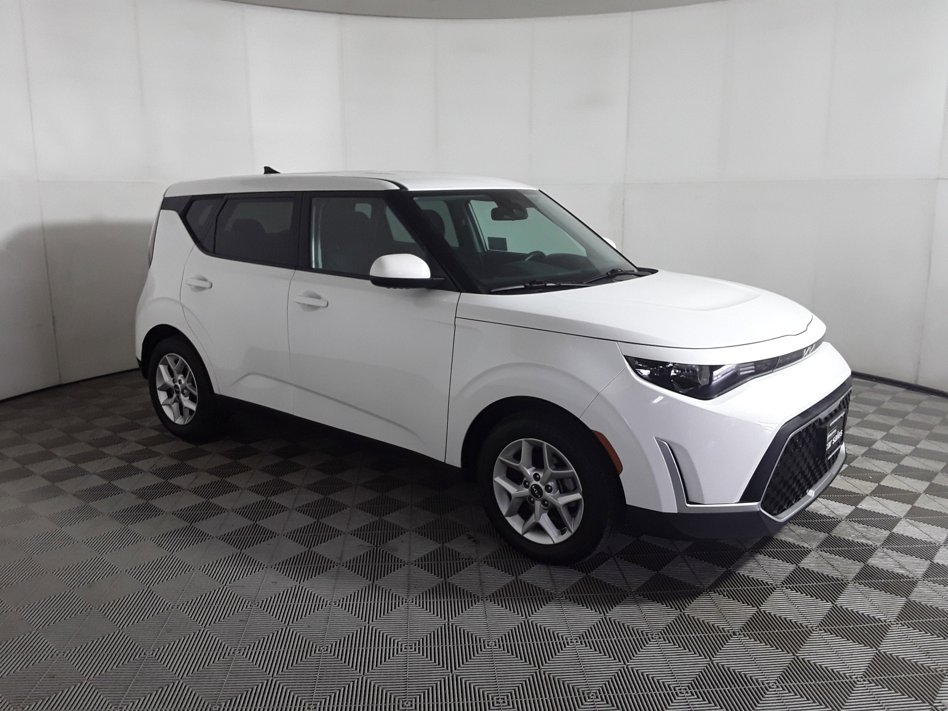 Used 2024 Kia Soul LX IVT