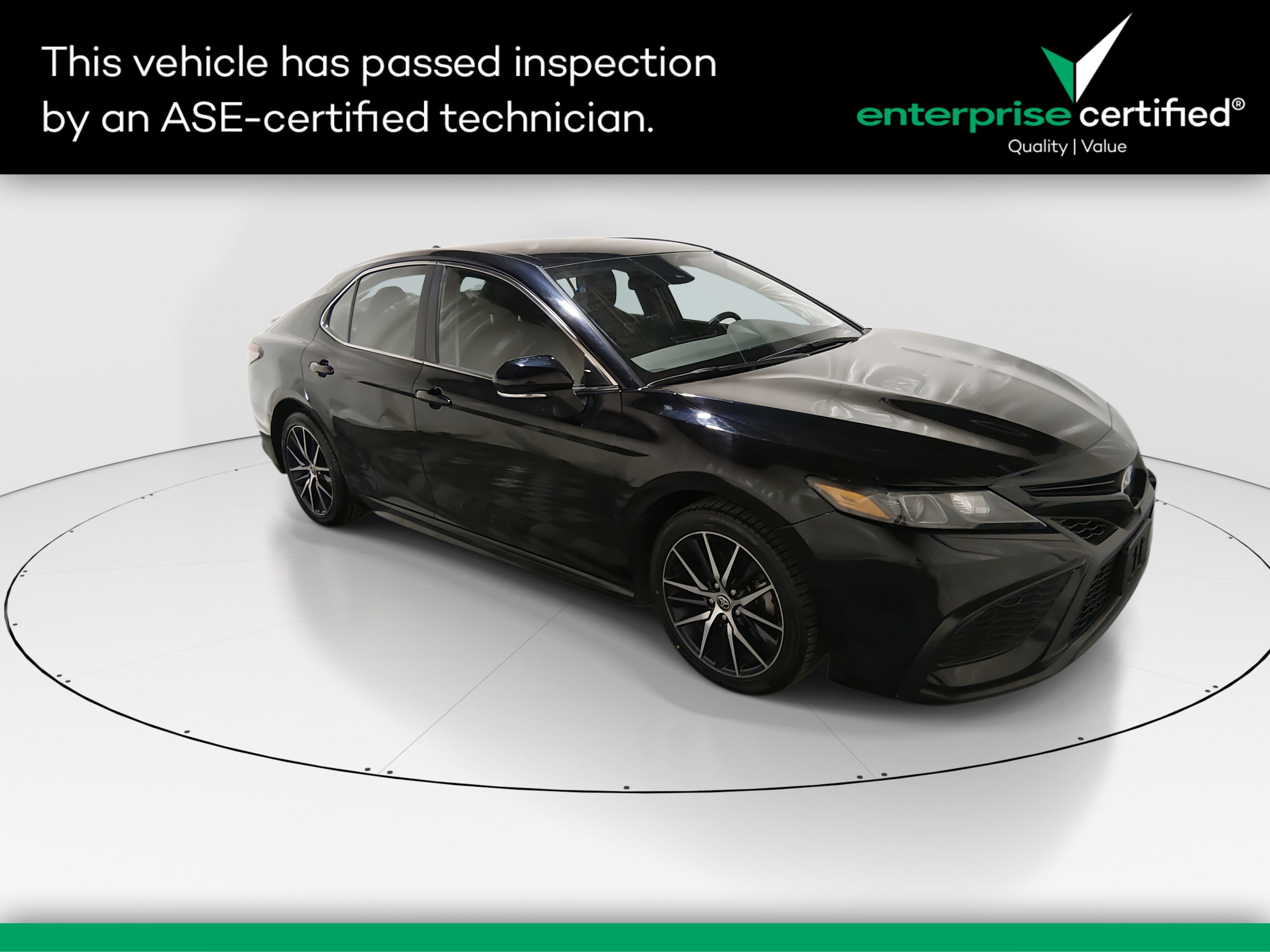 2023 Toyota Camry SE's photo