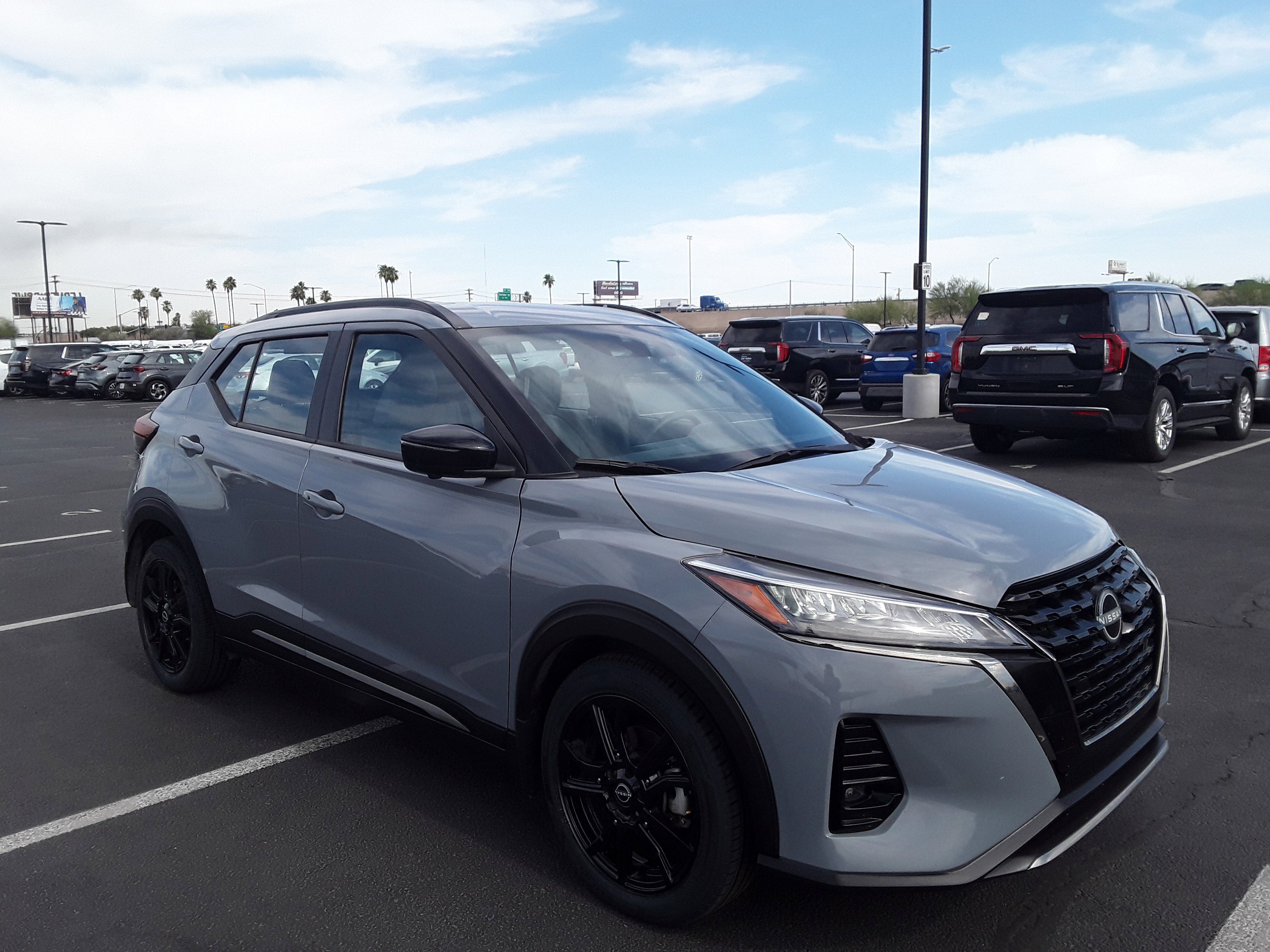 2023 Nissan Kicks SR FWD