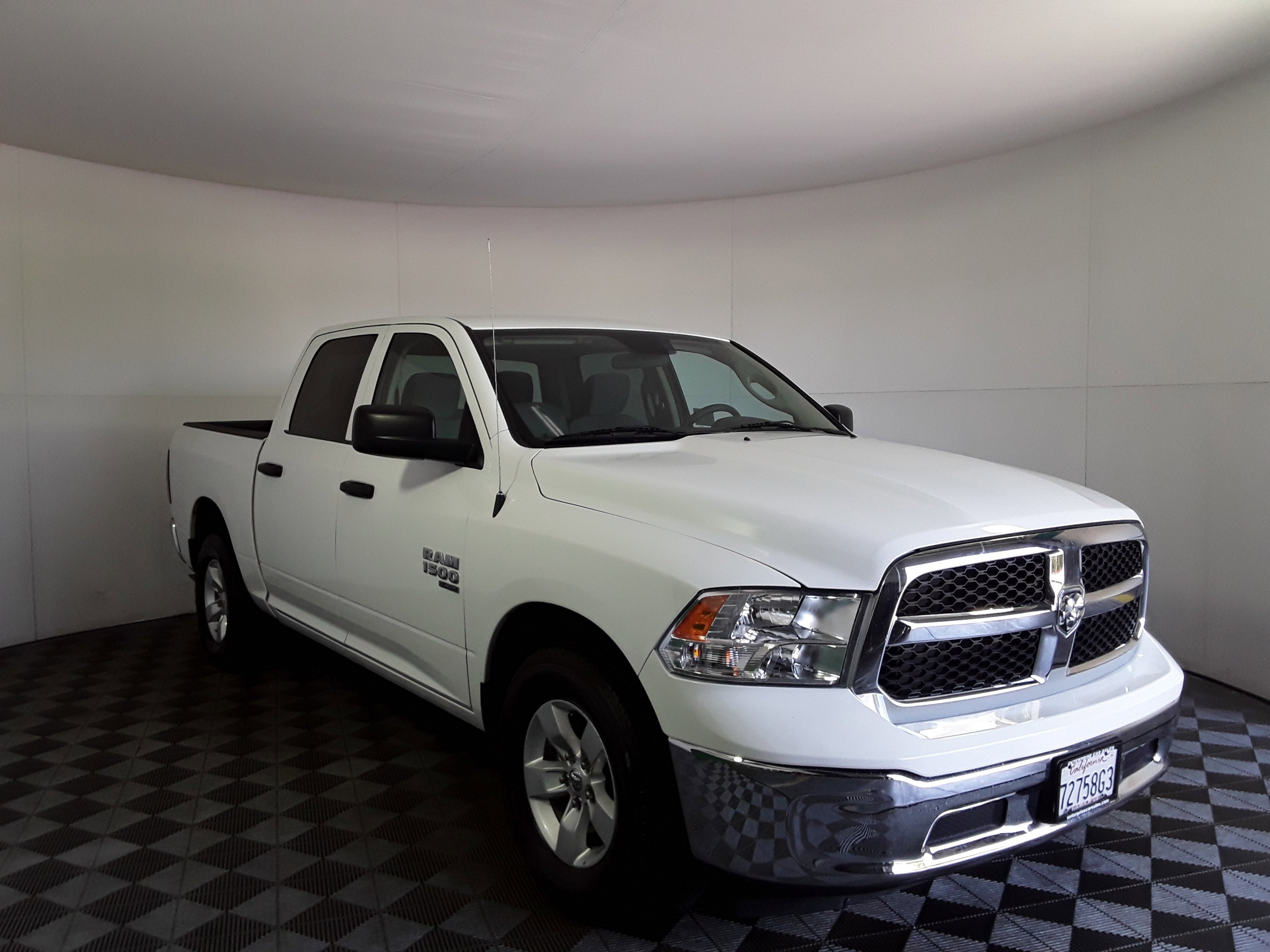 2022 Ram 1500 Classic SLT 4x2 Crew Cab 5'7