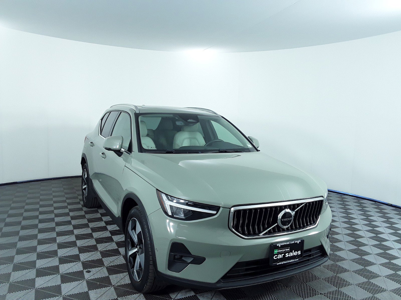 Used 2023 Volvo XC40 B5 AWD Plus Bright Theme