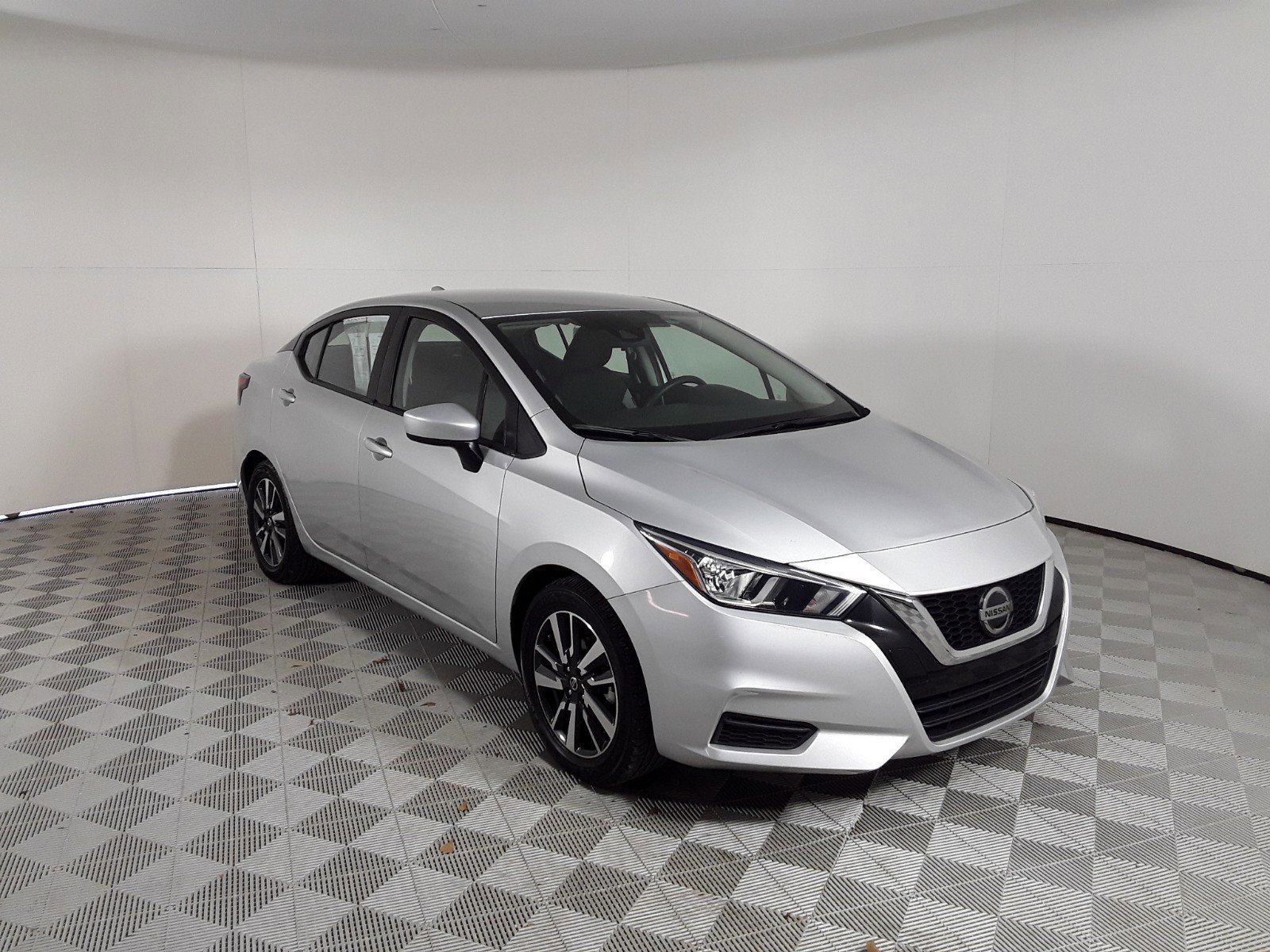 2022 Nissan Versa SV CVT