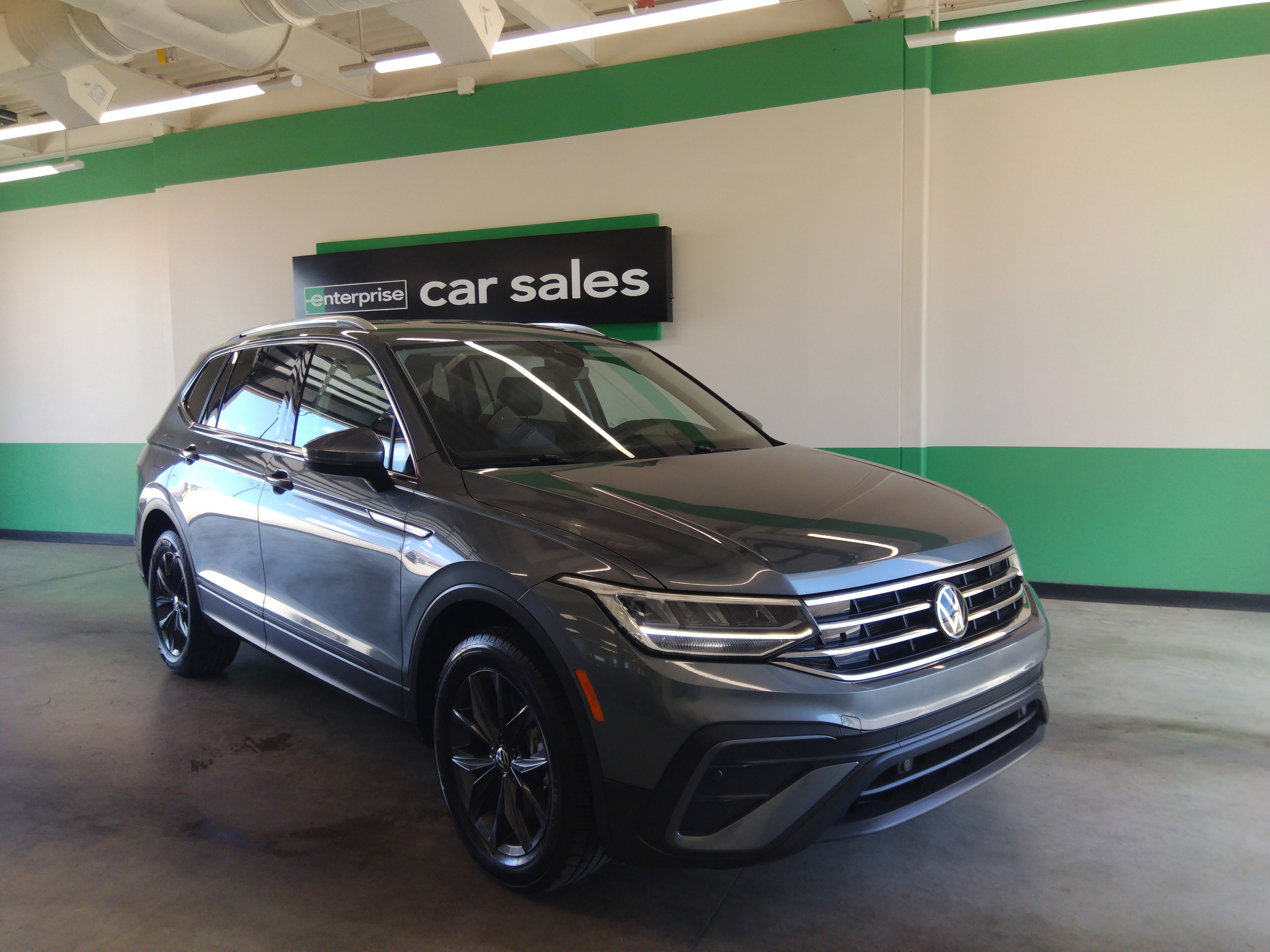 Used 2024 Volkswagen Tiguan SE