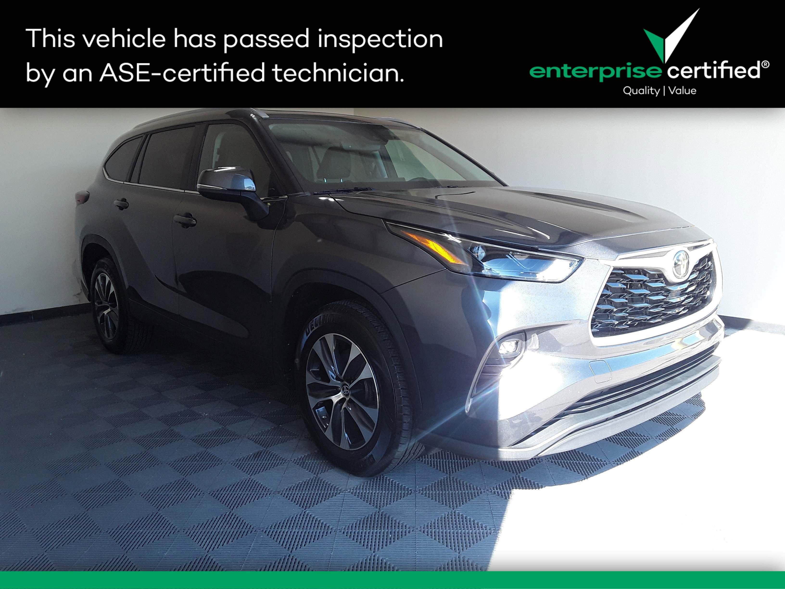 Used 2024 Toyota Highlander XLE FWD