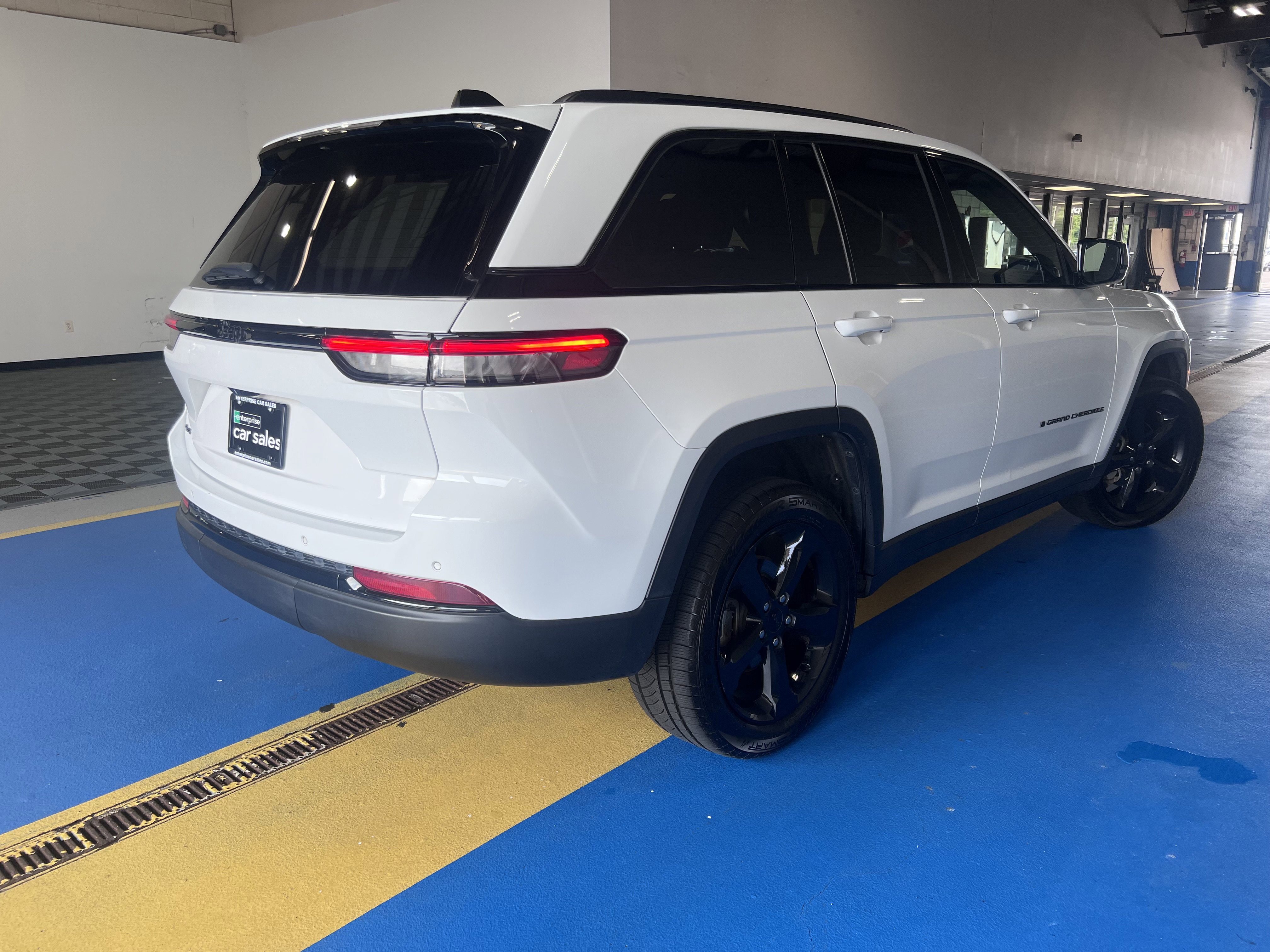 Image 5 of Used 2023 Jeep Grand Cherokee Altitude 4x4