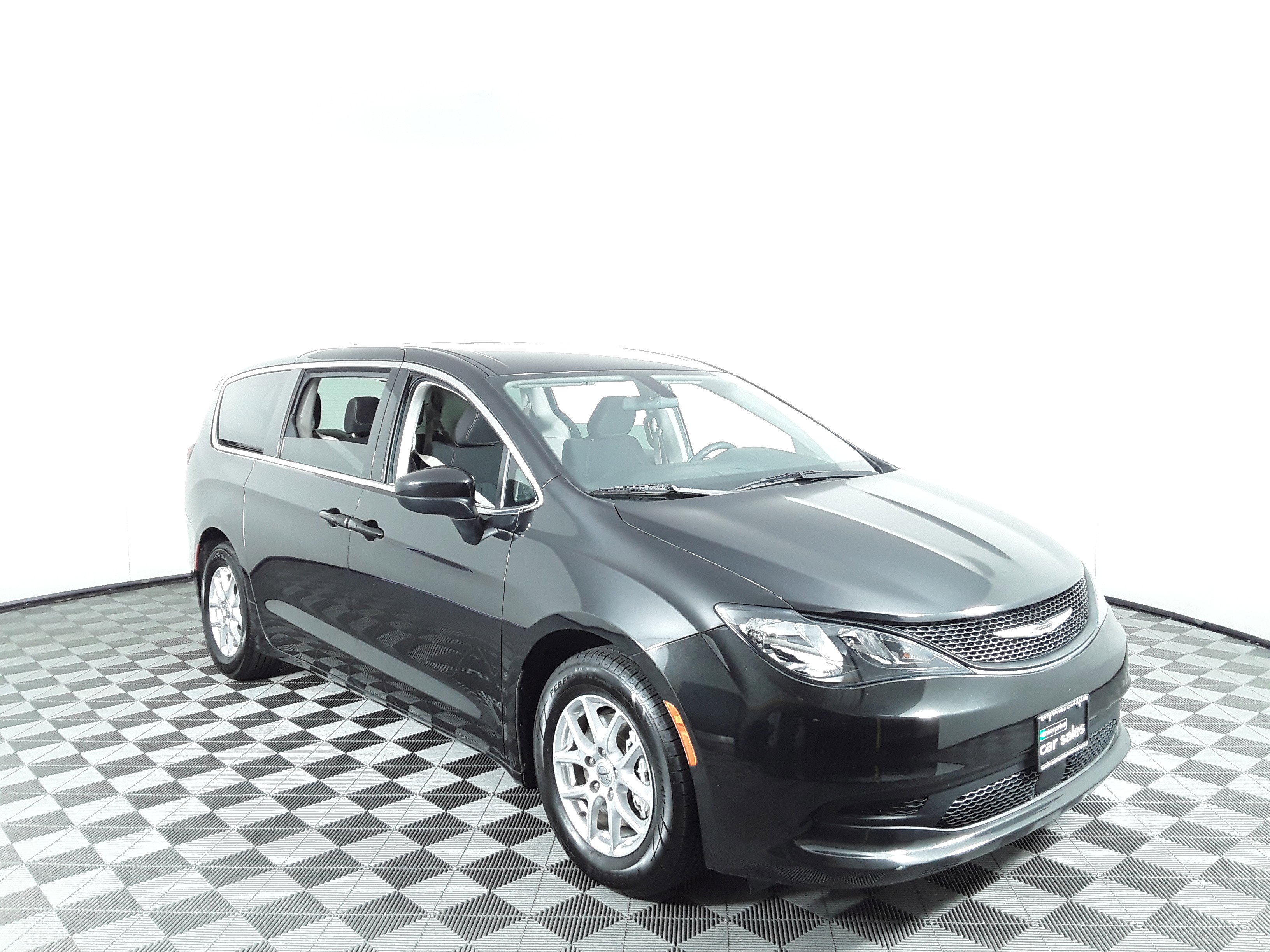 Used 2022 Chrysler Voyager LX FWD
