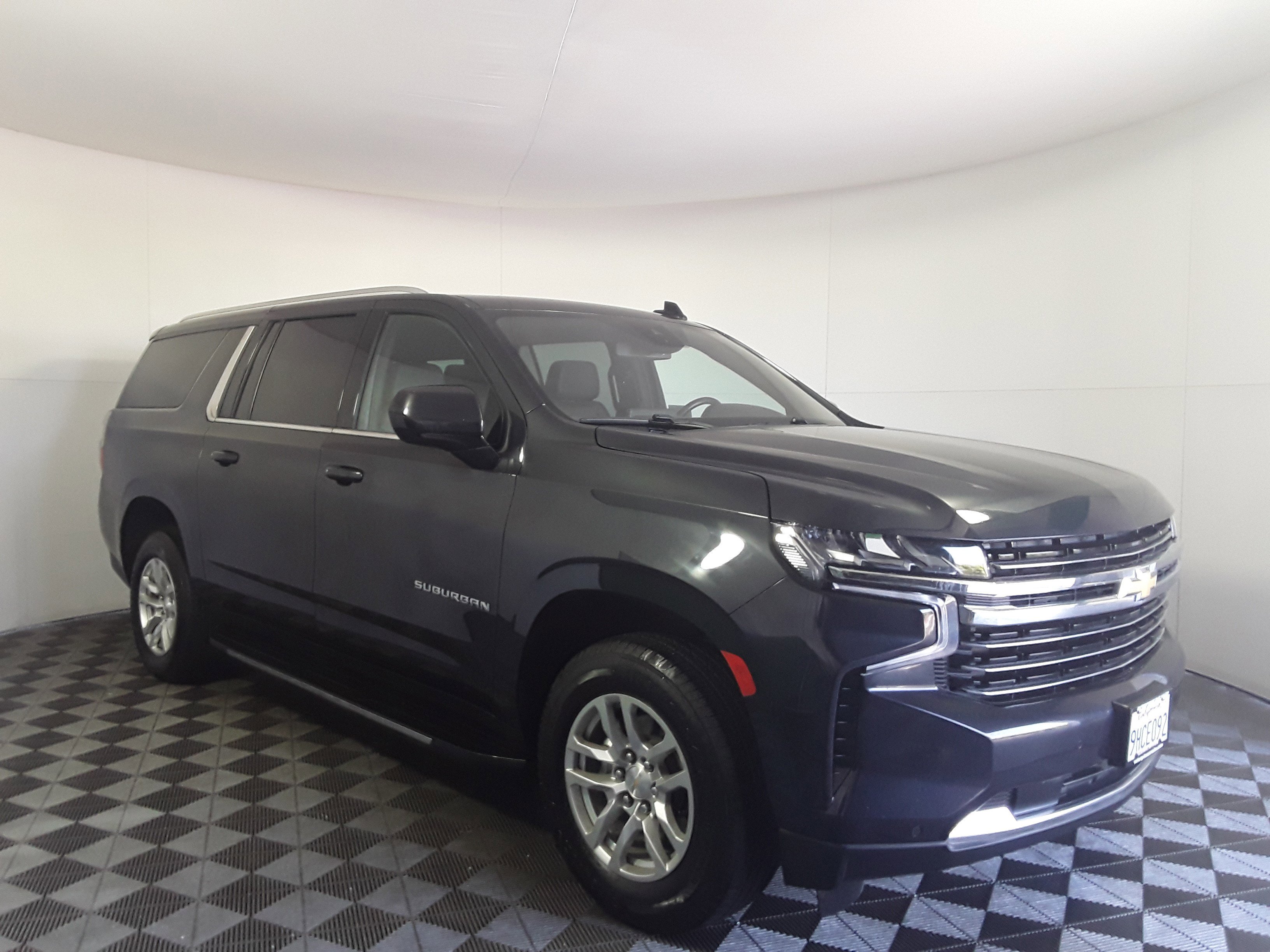 2023 Chevrolet Suburban 2WD 4dr LT