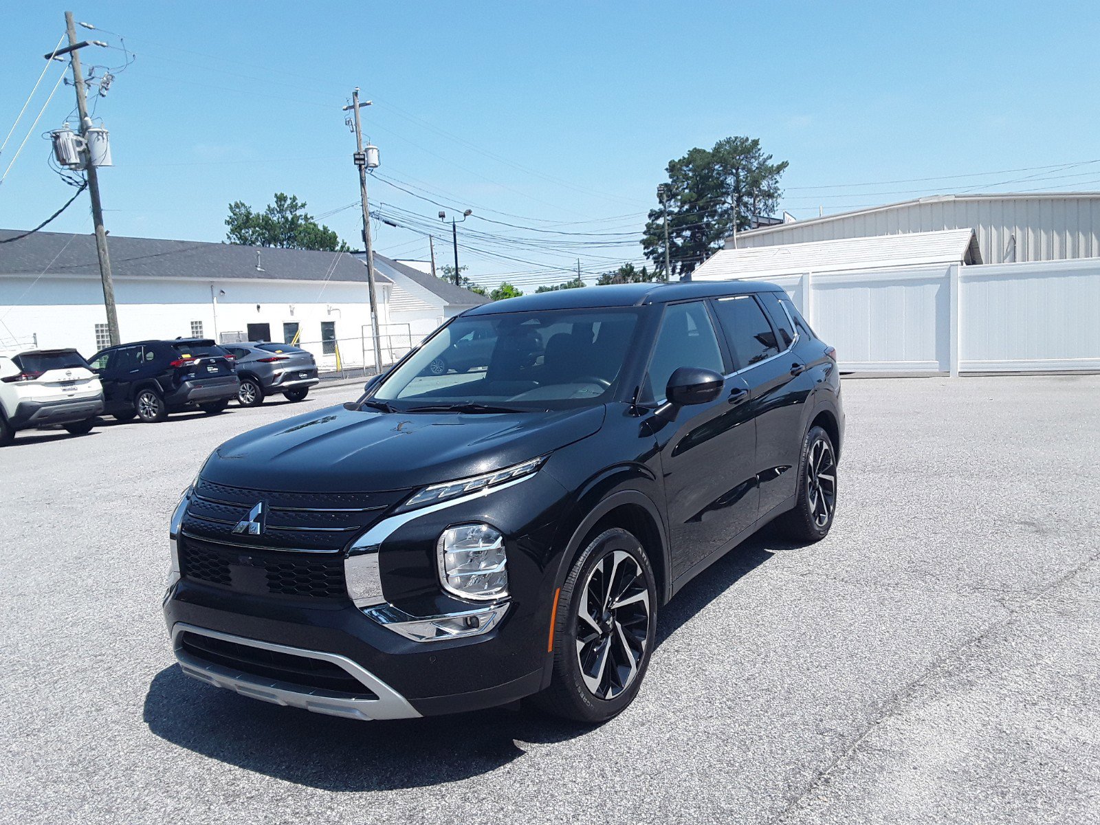 Image 3 of Used 2024 Mitsubishi Outlander SE FWD