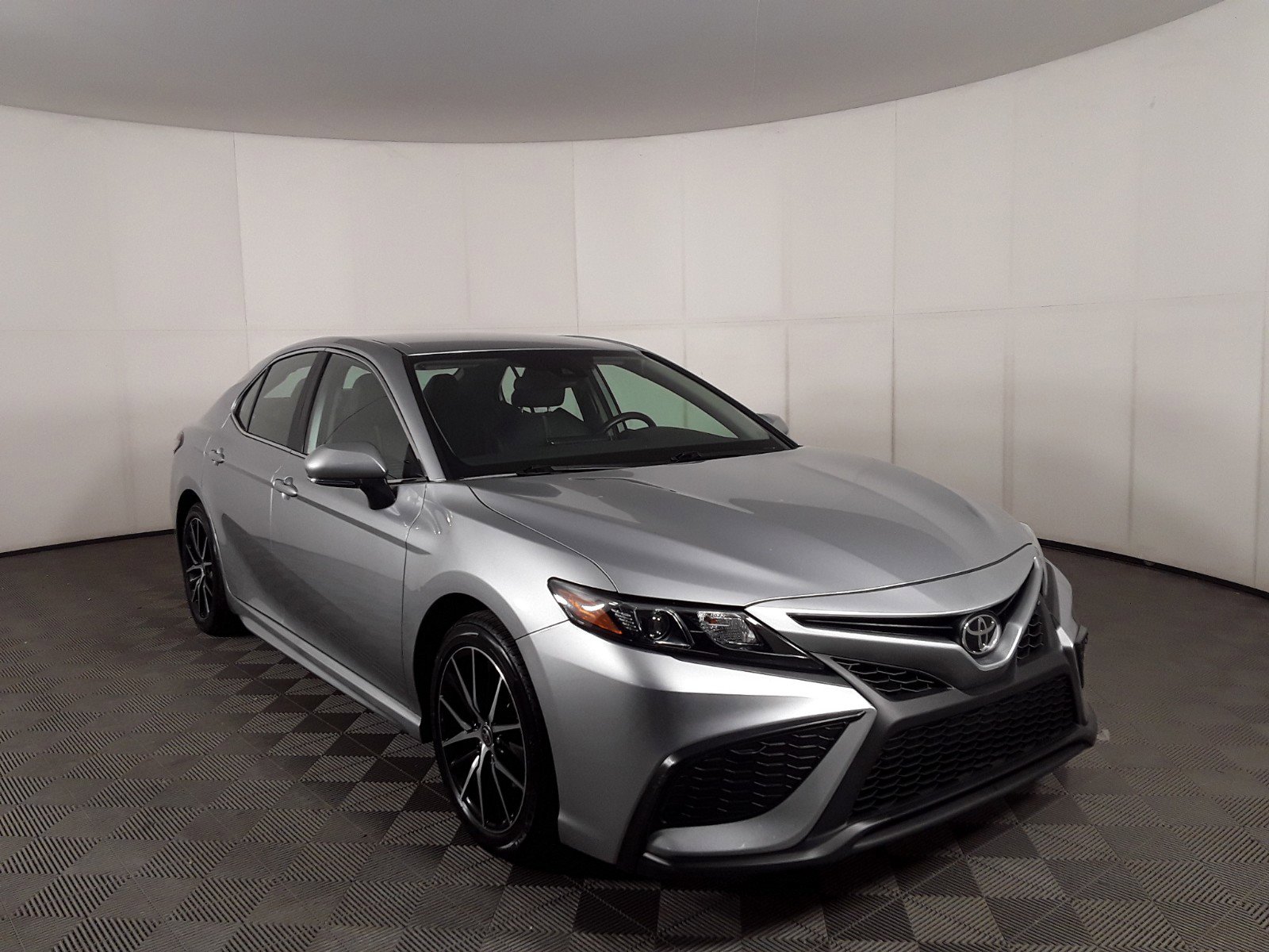 2022 Toyota Camry SE Auto