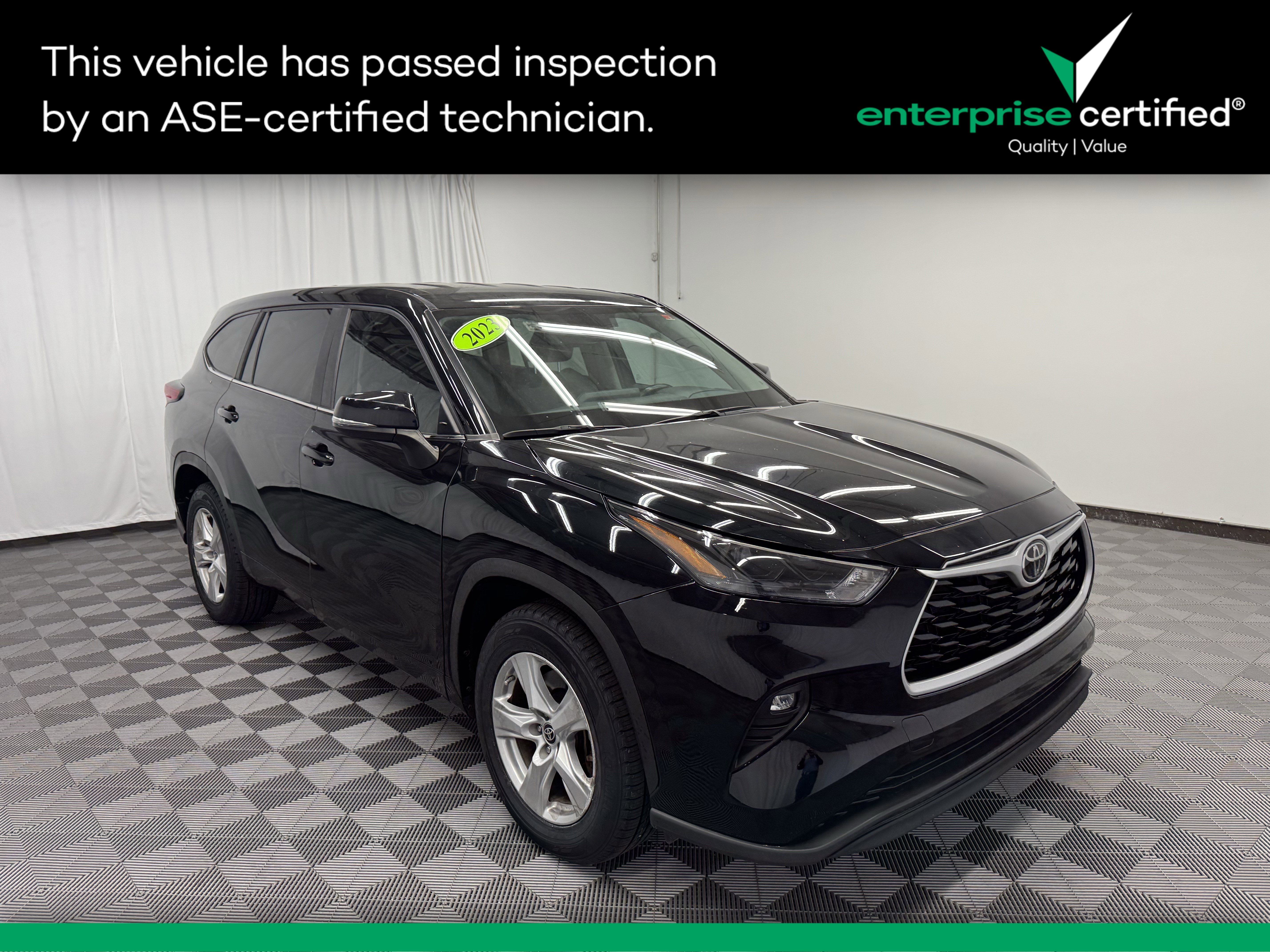 Used 2023 Toyota Highlander LE FWD