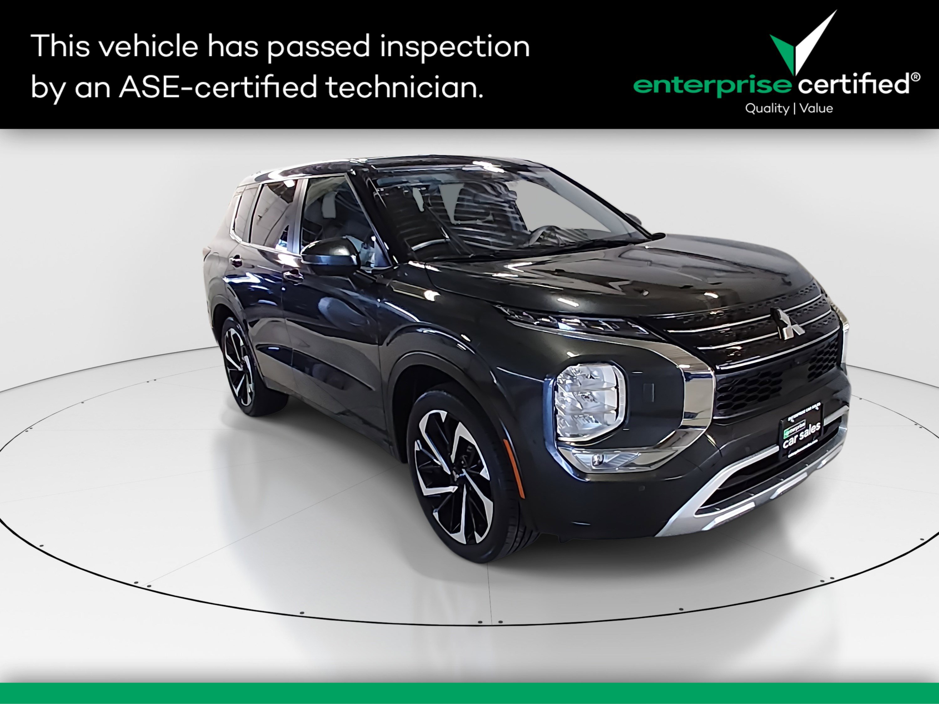 2024 Mitsubishi Outlander SE's photo