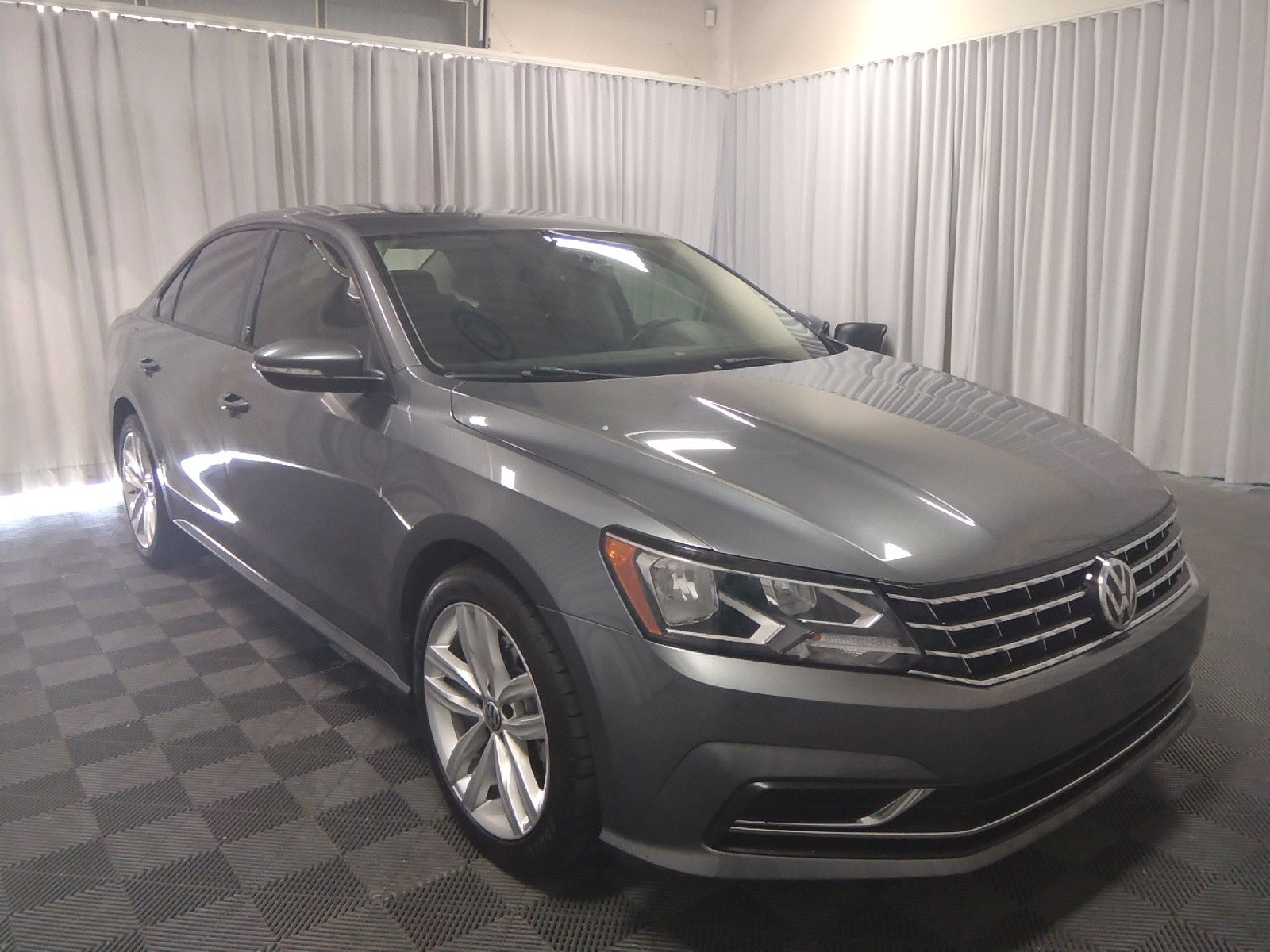 2019 Volkswagen Passat 2.0T Wolfsburg Edition Auto