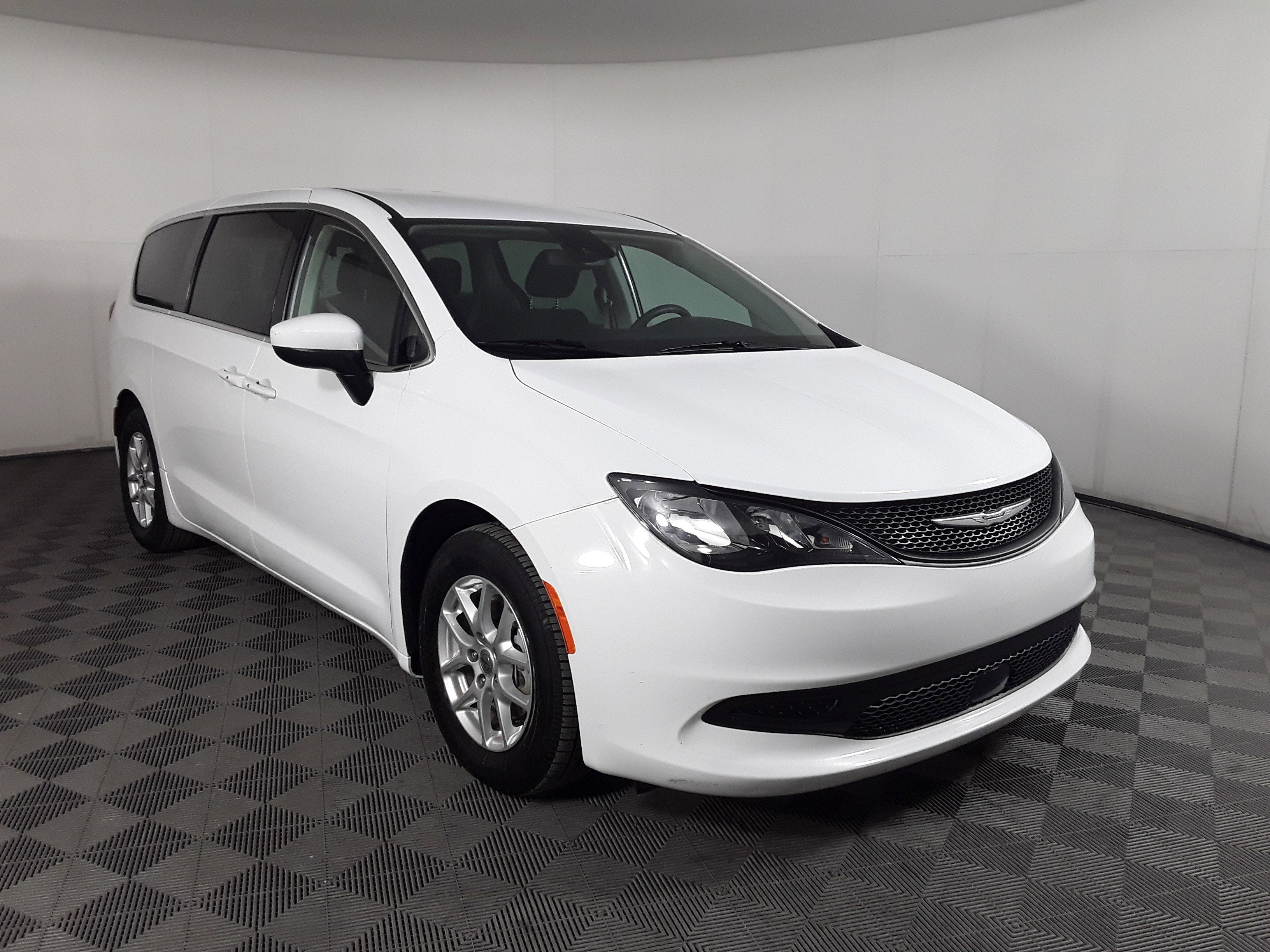 2023 Chrysler Voyager LX FWD